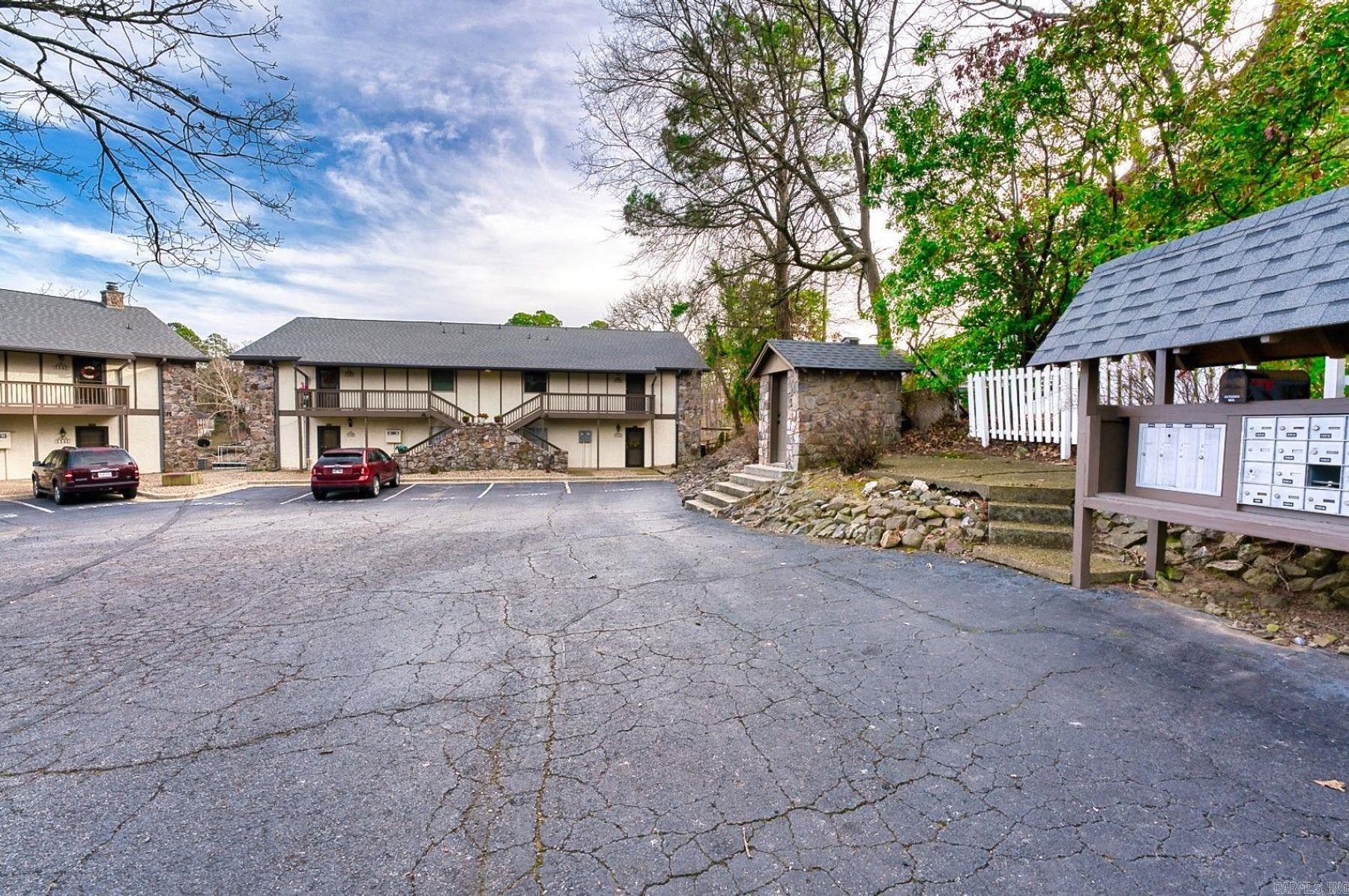 1143 Twin Points Road