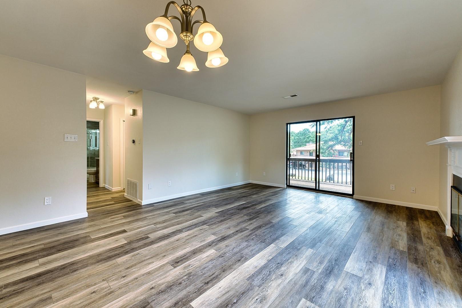1100 Woodlawn Avenue, Unit 19