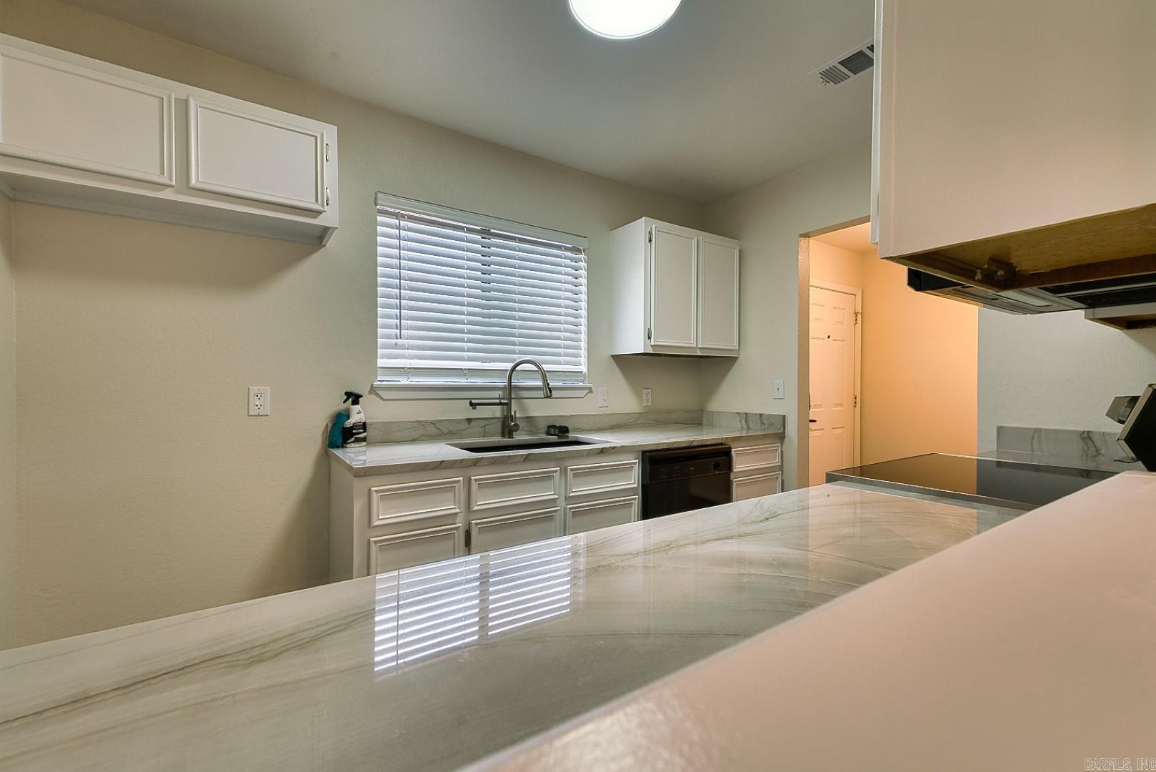 1100 Woodlawn Avenue, Unit 19