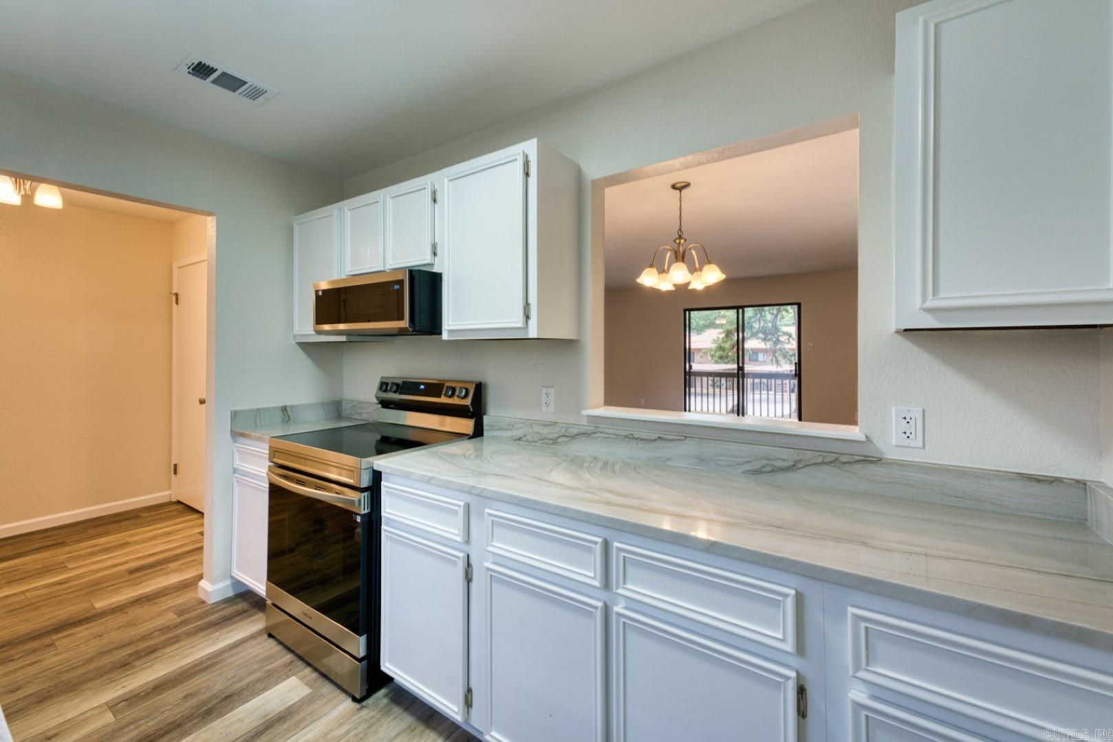 1100 Woodlawn Avenue, Unit 19