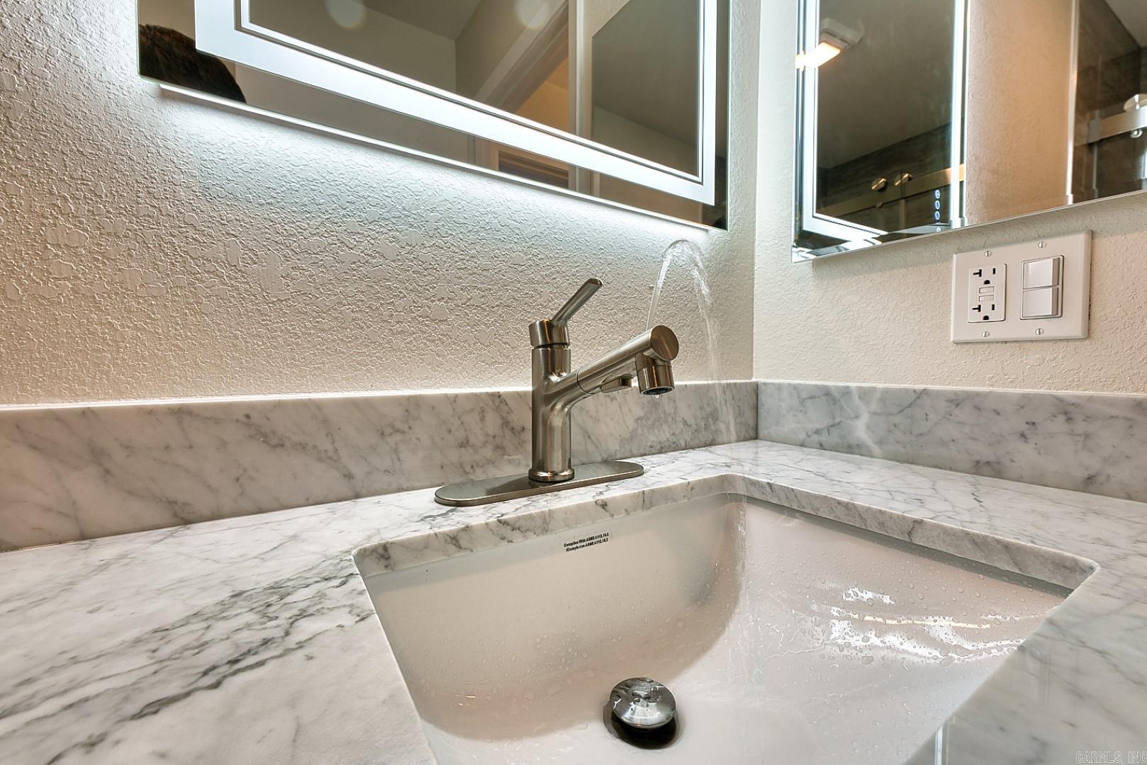 1100 Woodlawn Avenue, Unit 19