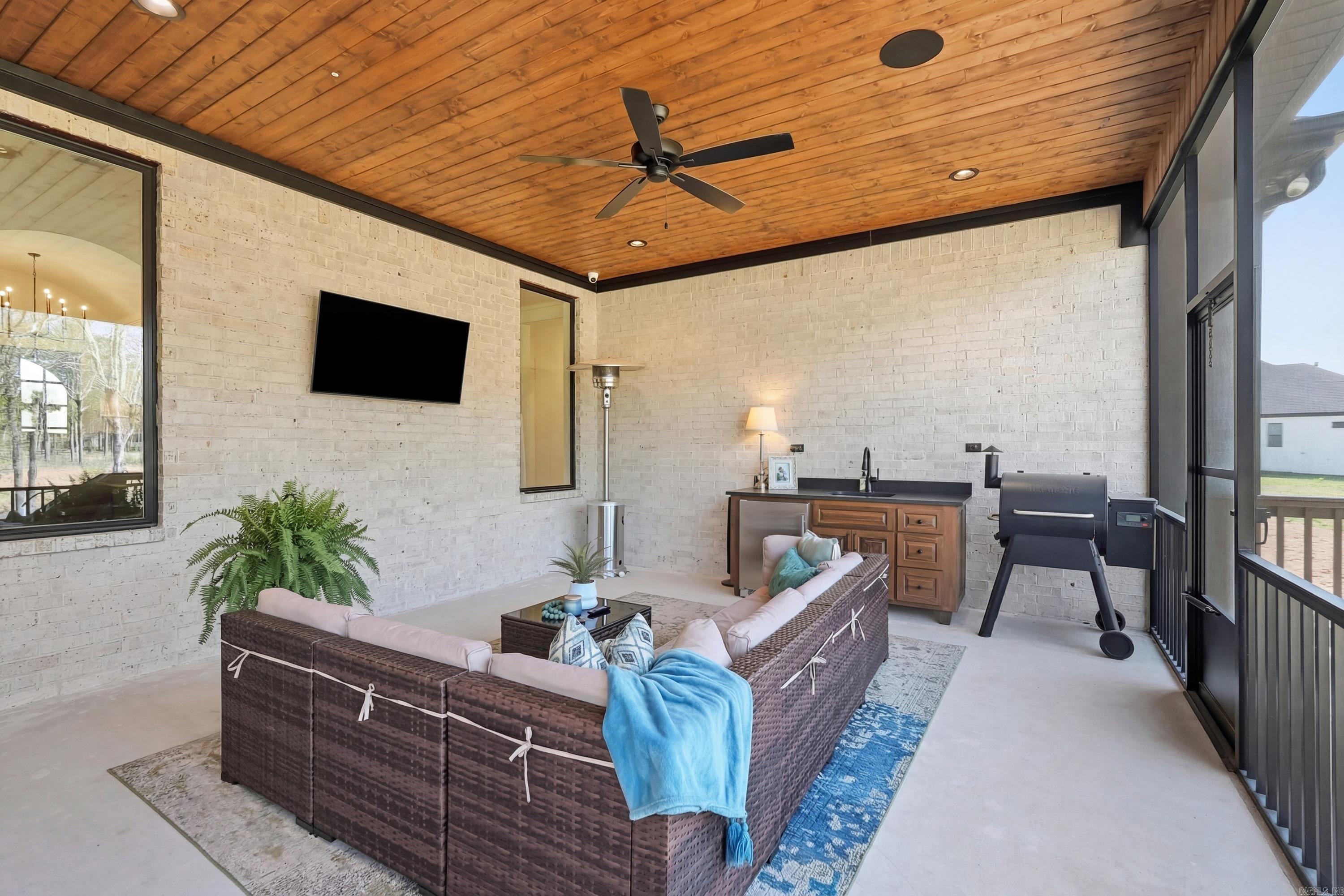 2940 Orchard View Drive