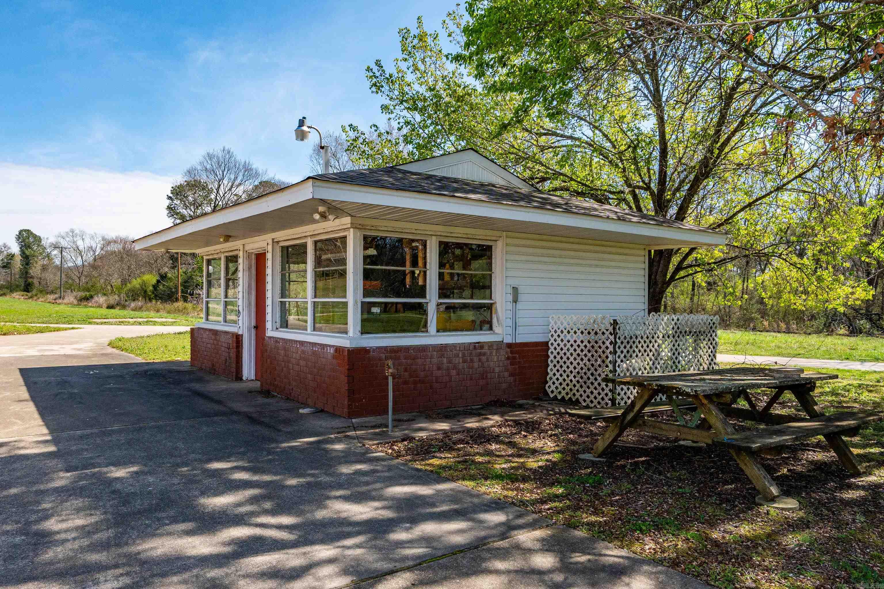 201 Green Willow Lane