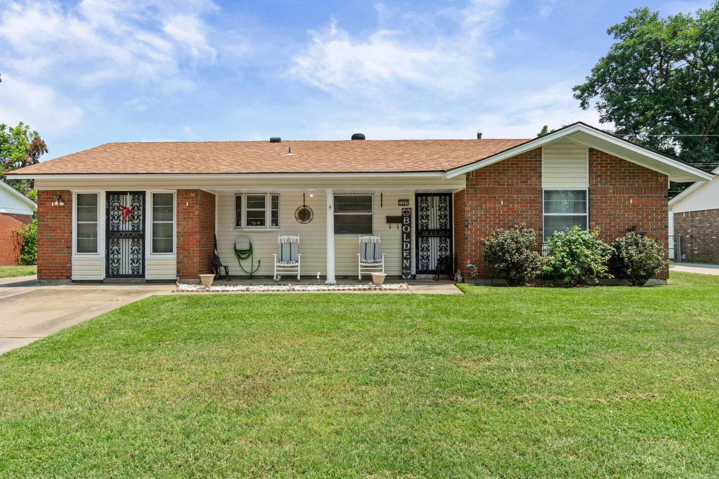 1307 S Dakota St