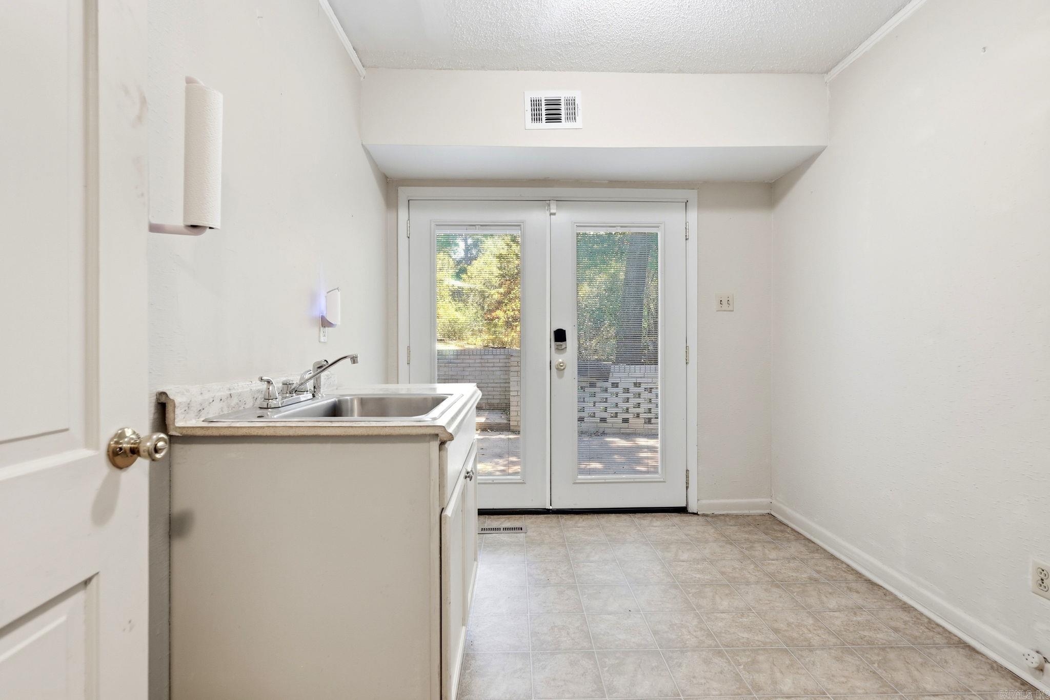6 Lorna Drive