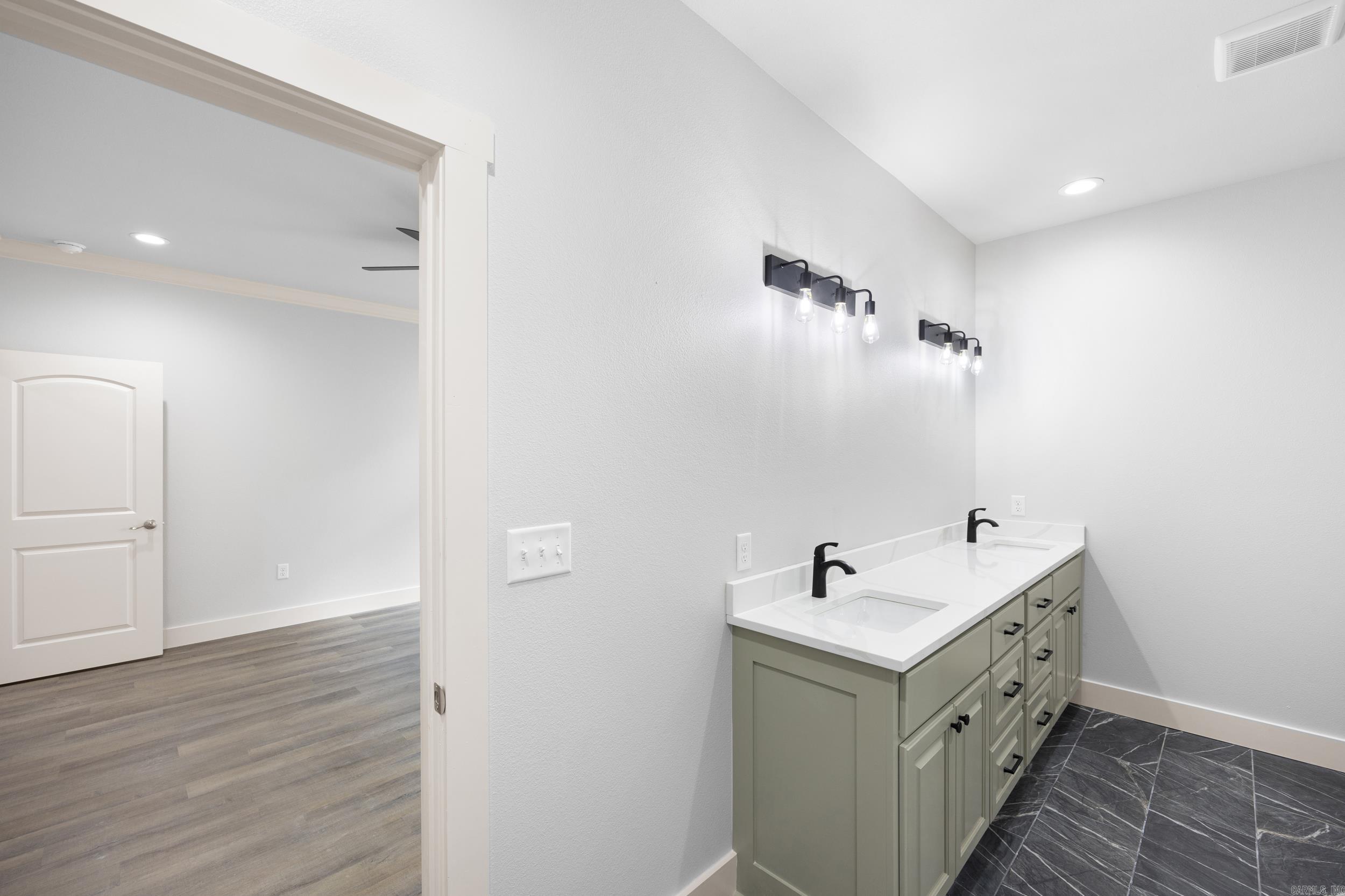 107 Harbor Cir