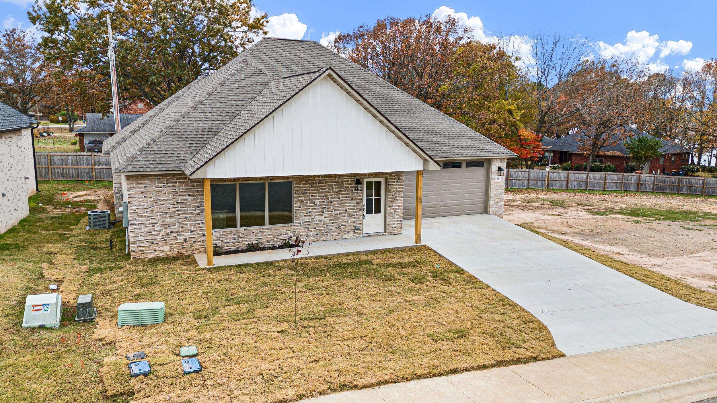 107 Harbor Cir