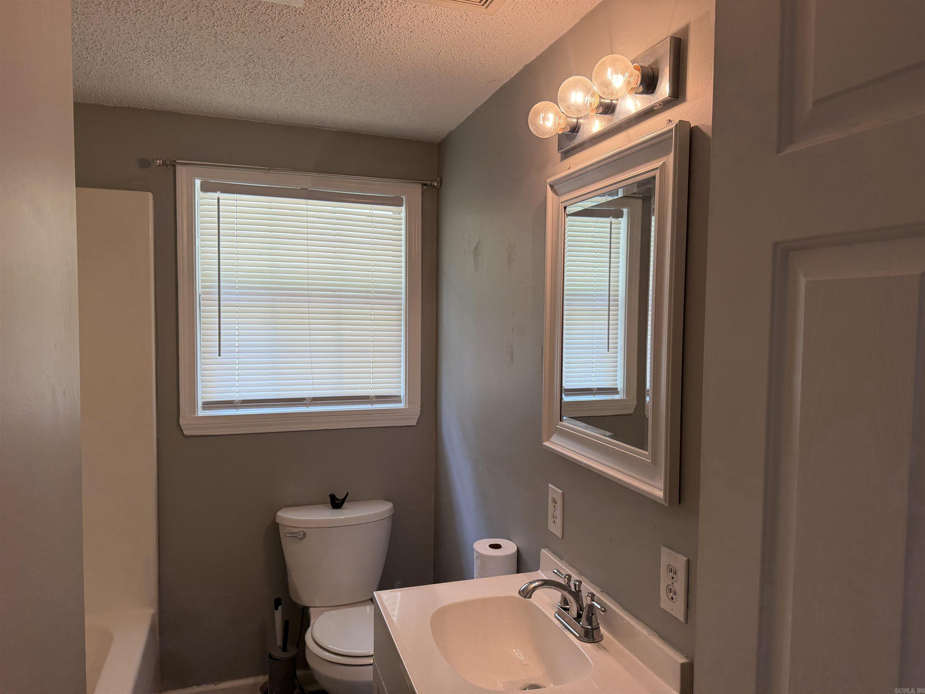 2604 Oakwood Cove