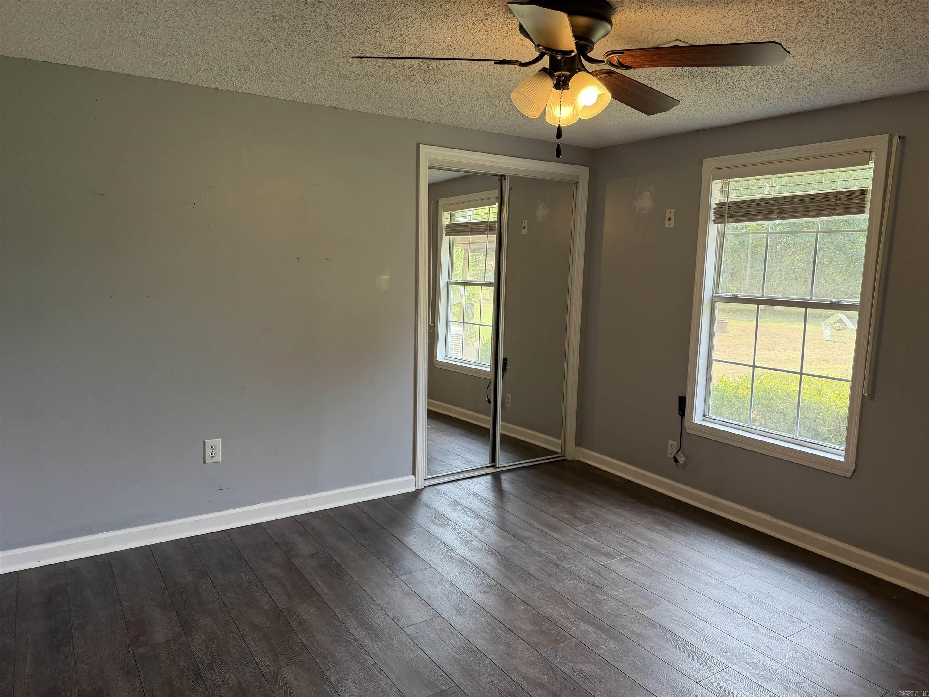2604 Oakwood Cove