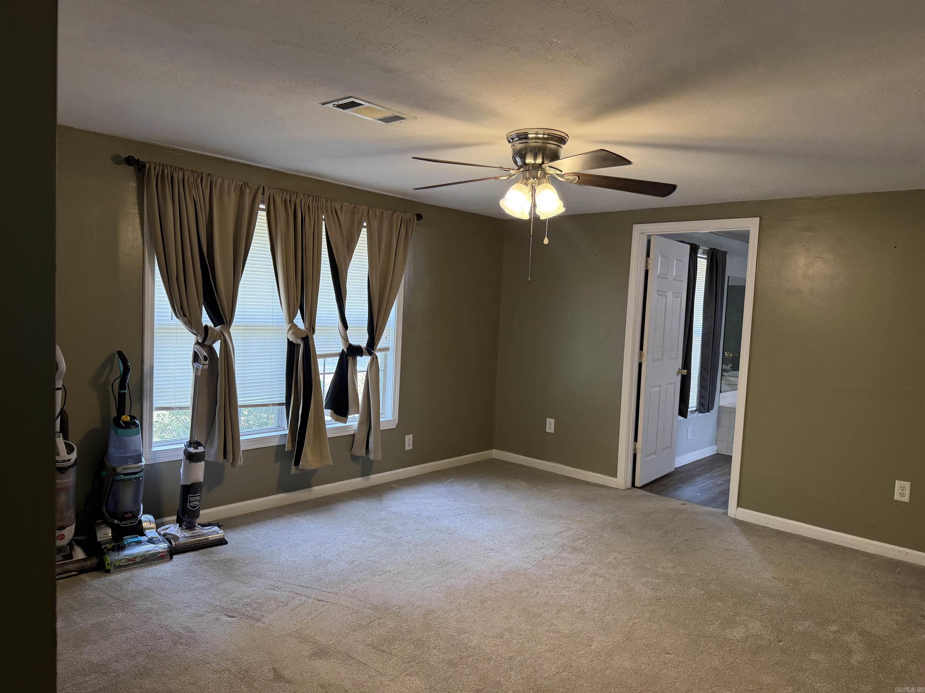 2604 Oakwood Cove