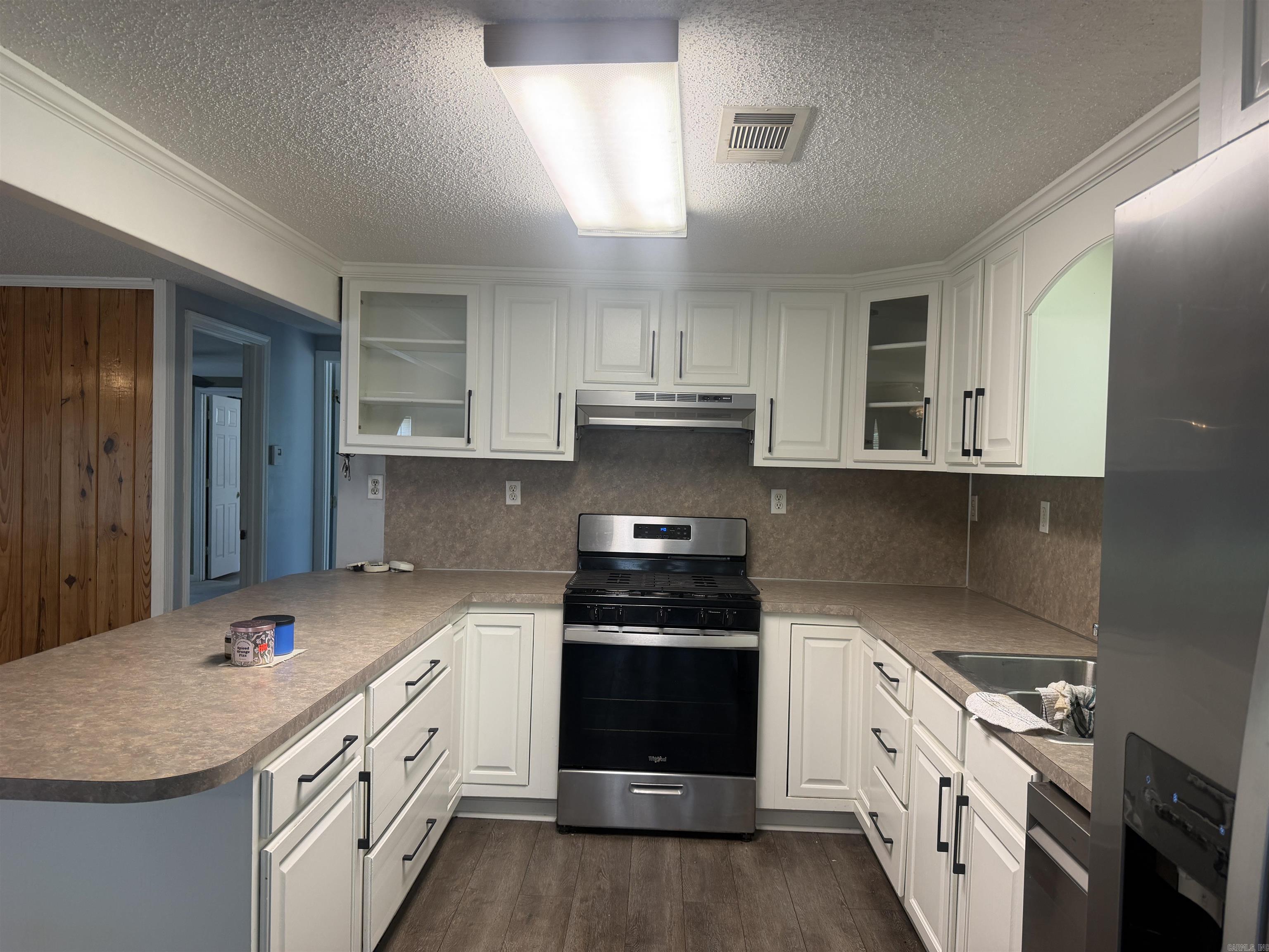 2604 Oakwood Cove