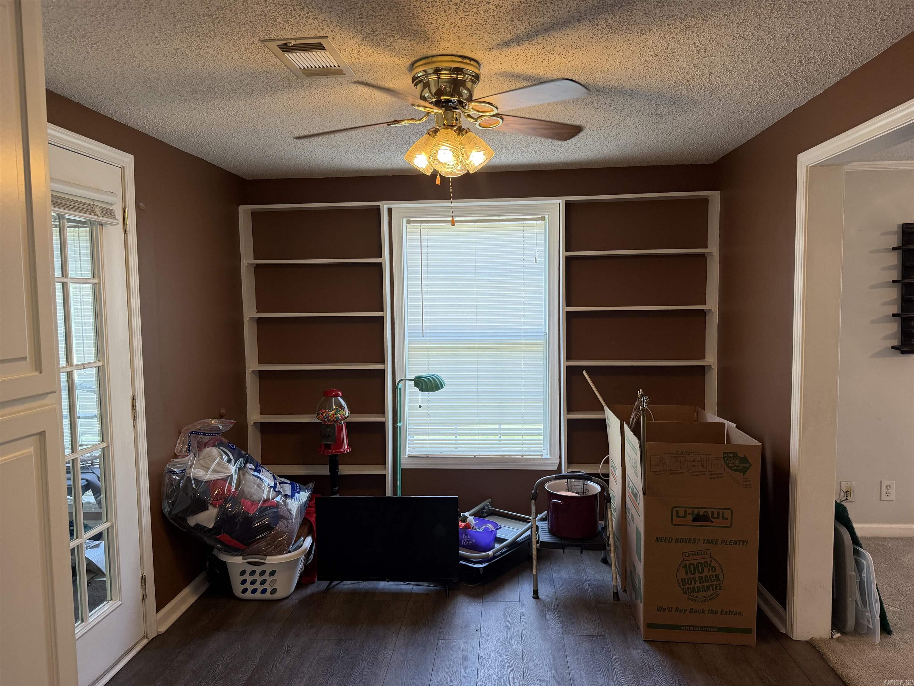 2604 Oakwood Cove