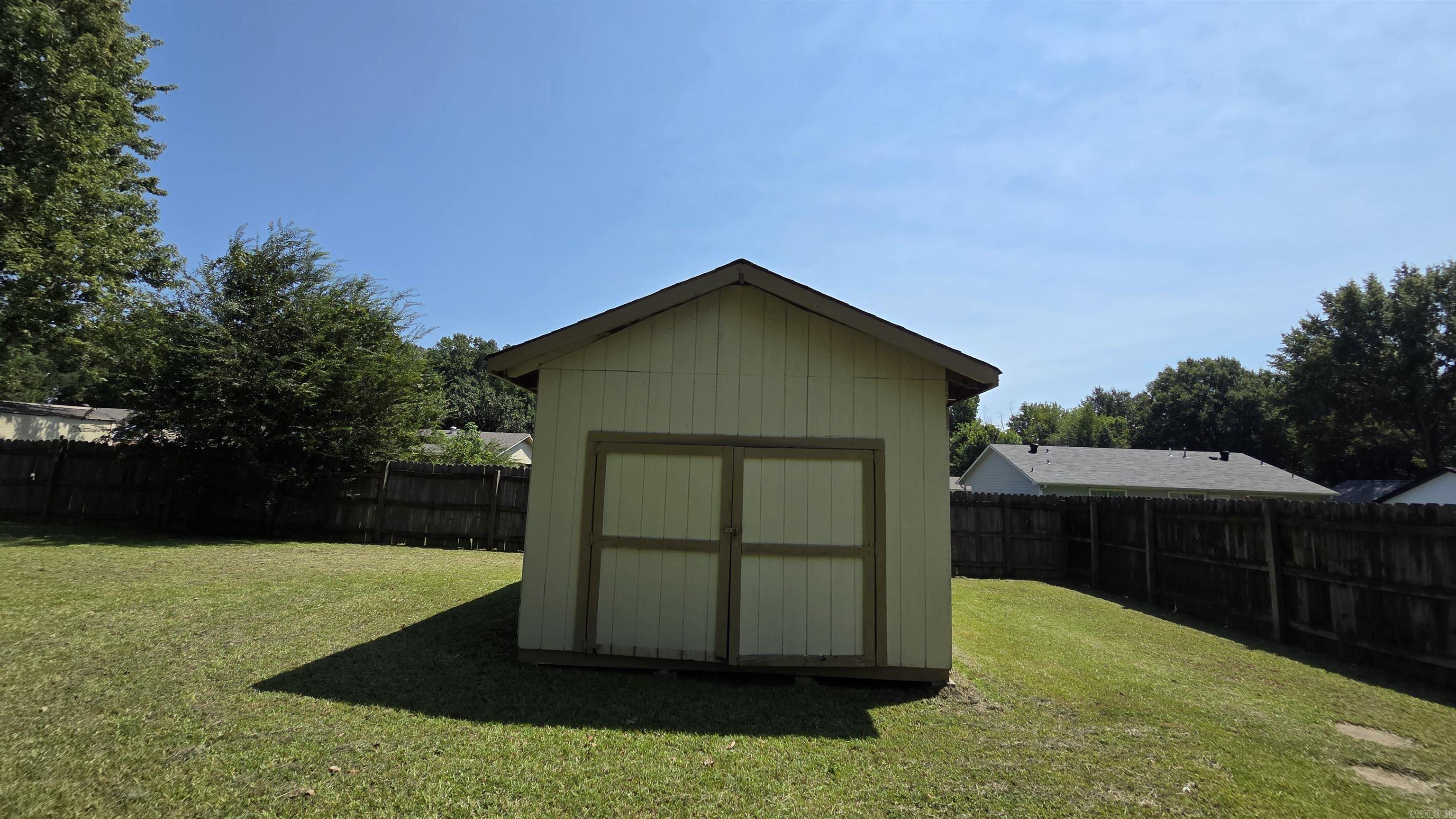 32 Mcarthur Dr