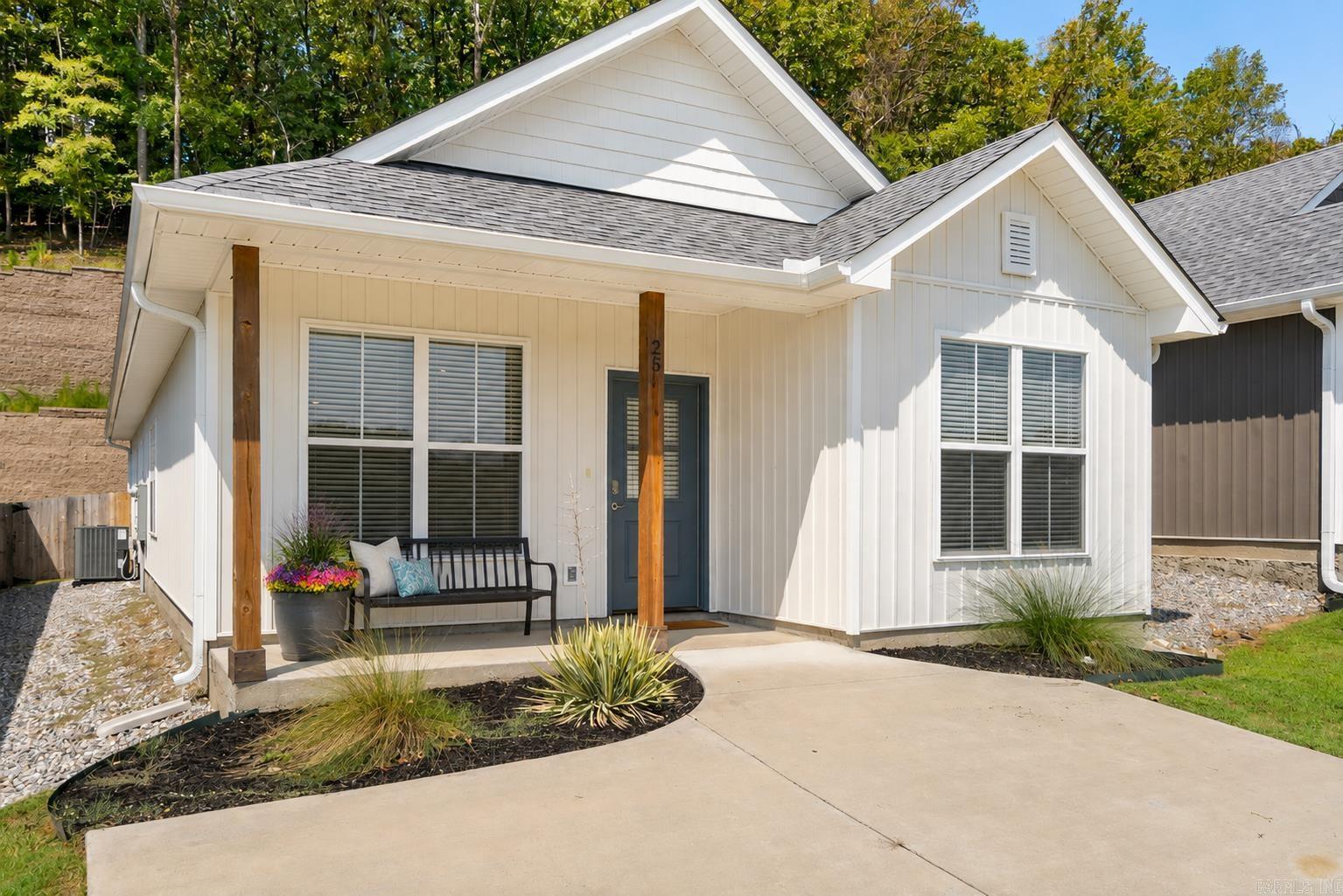 25 Wolfsbridge Loop