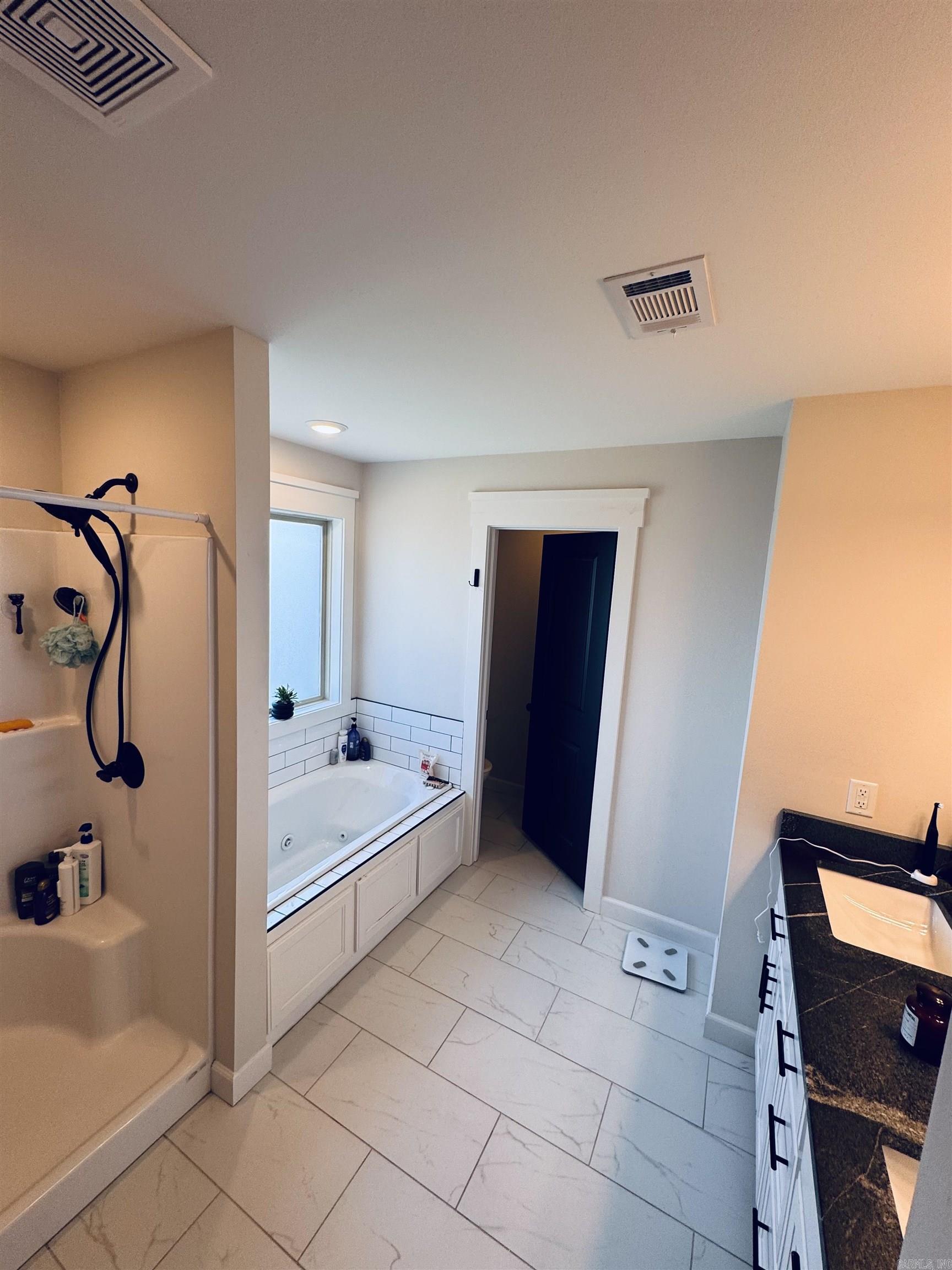 222 Promenade Cir