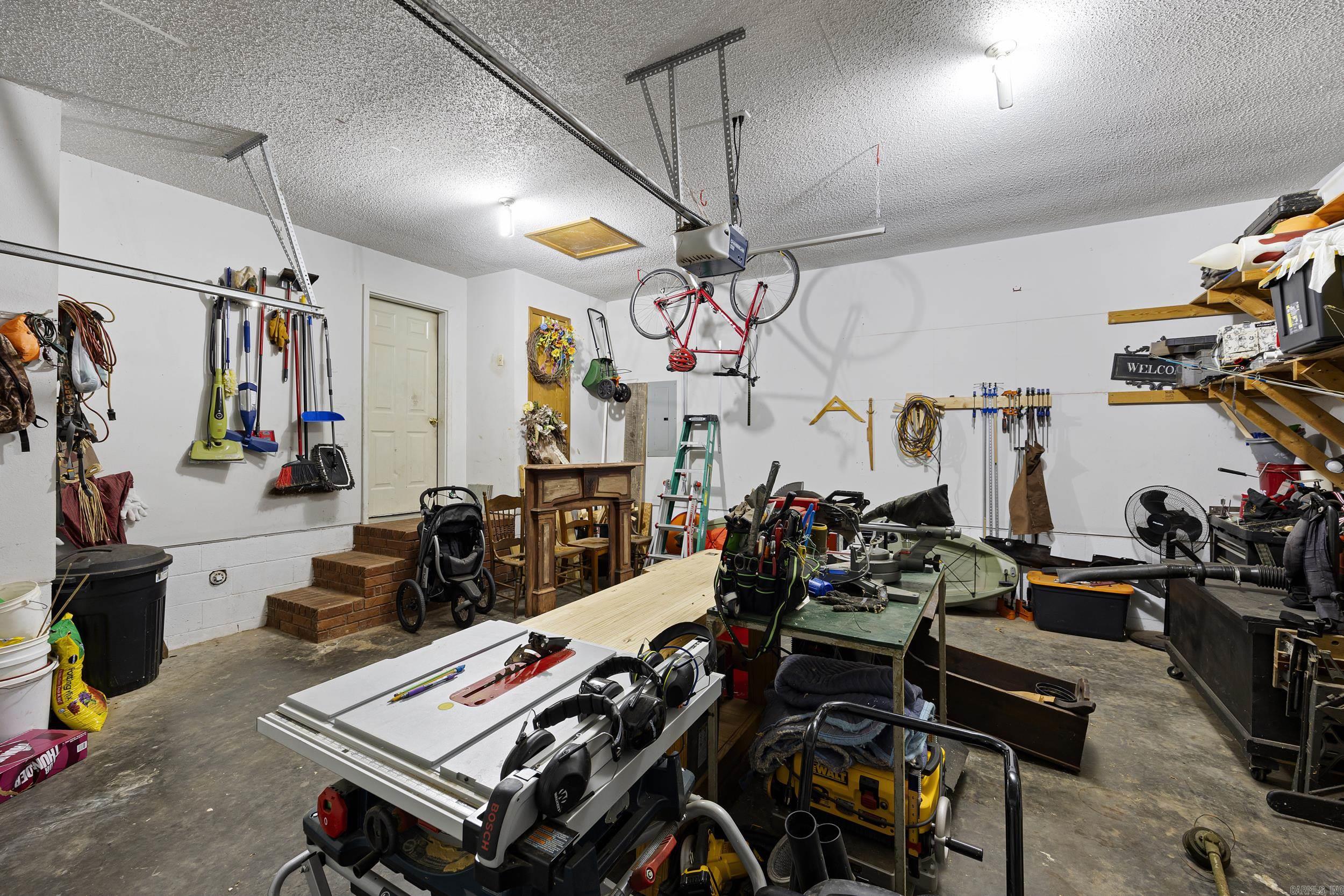2111 S Ithaca Ave