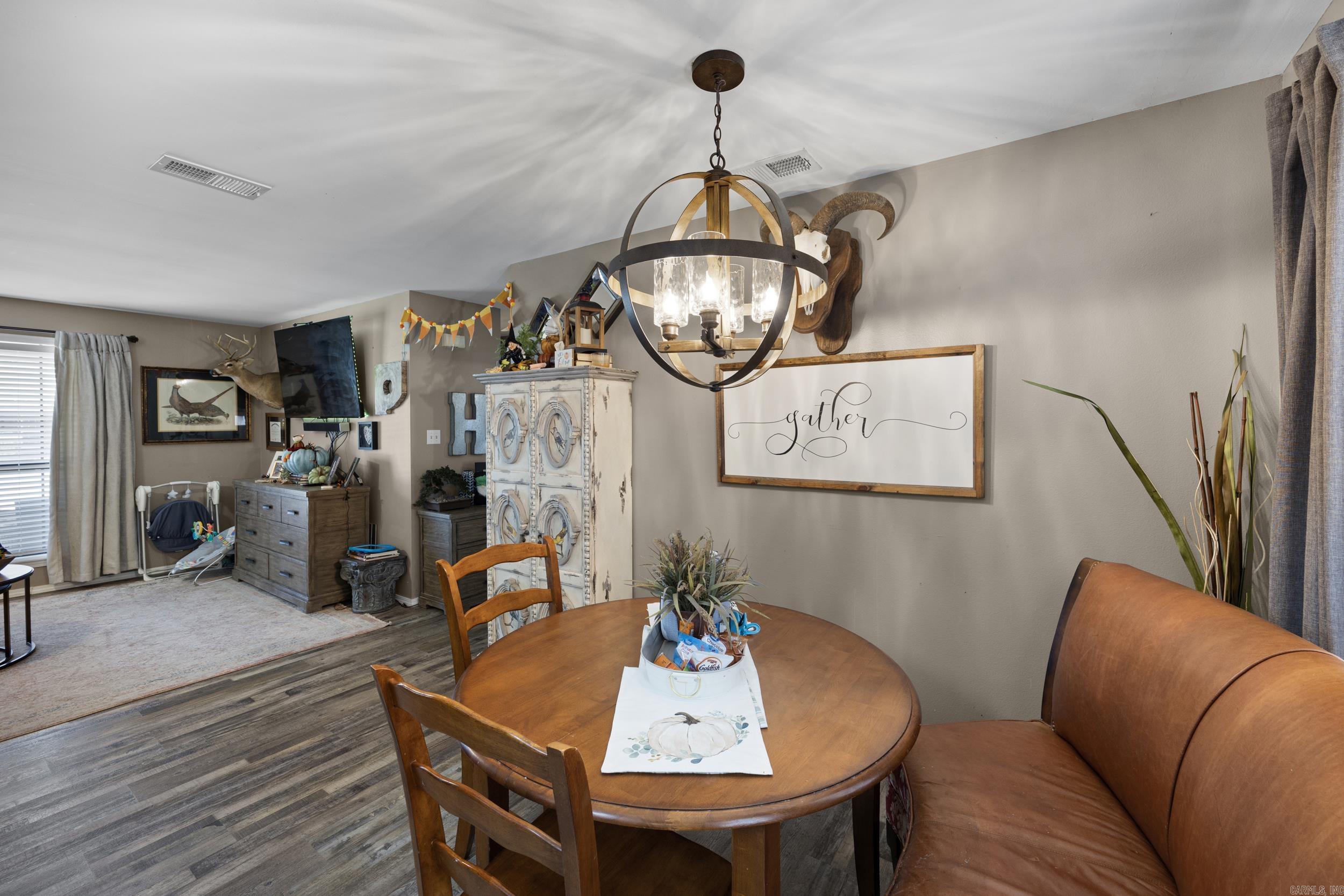 2111 S Ithaca Ave