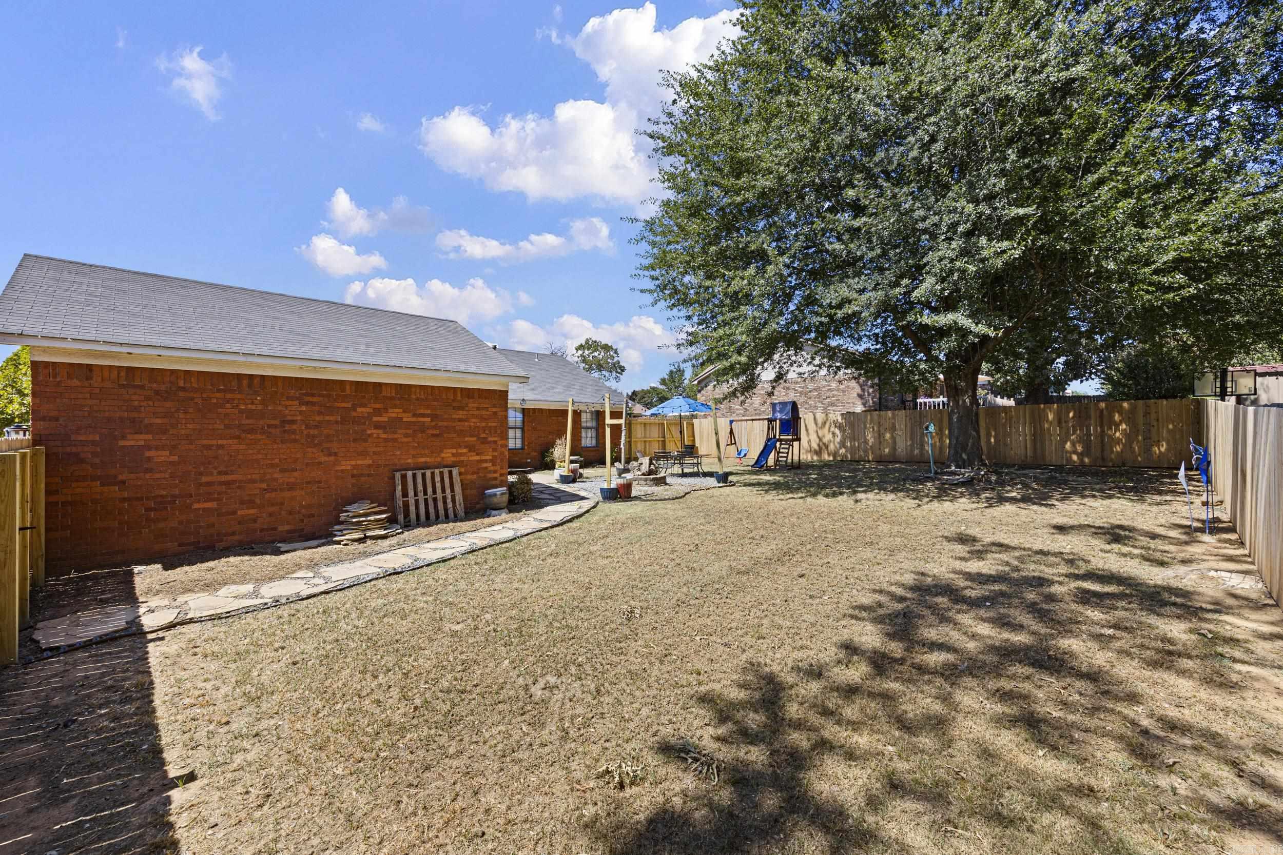 2111 S Ithaca Ave
