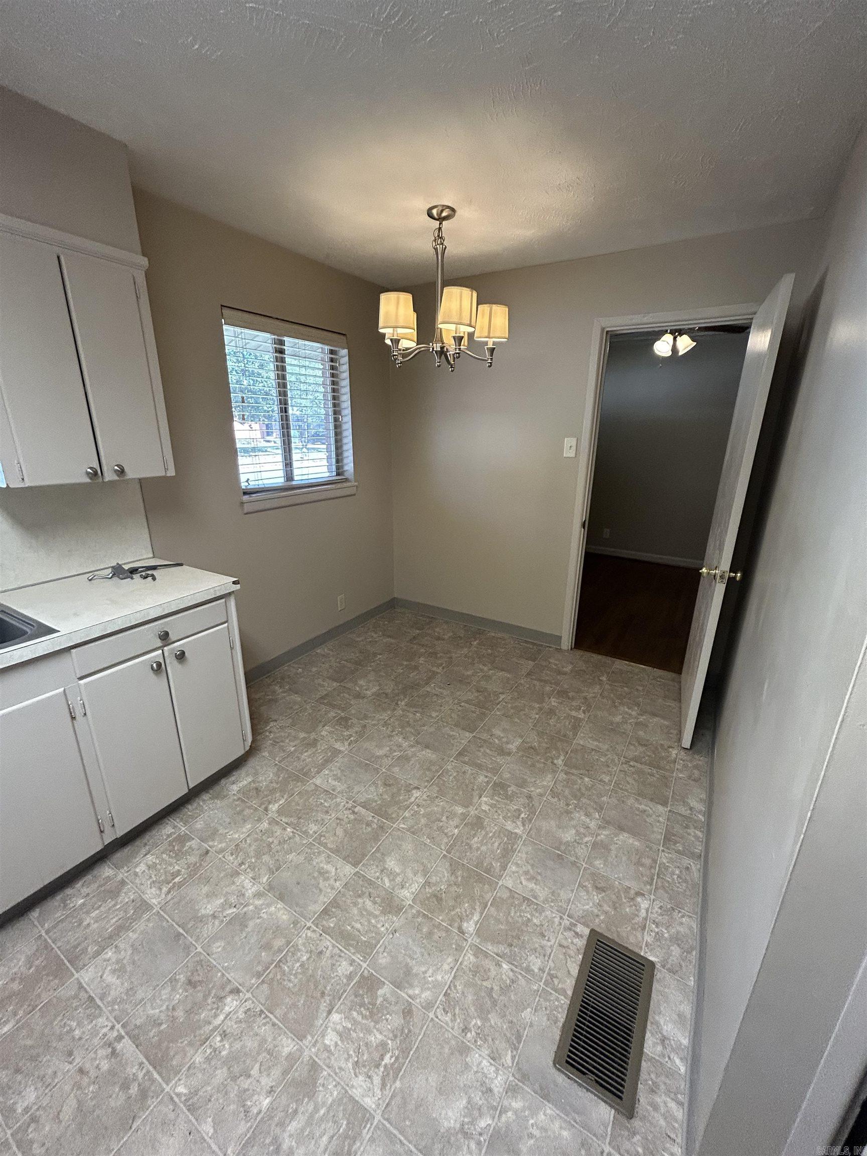 39 Broadmoor Dr