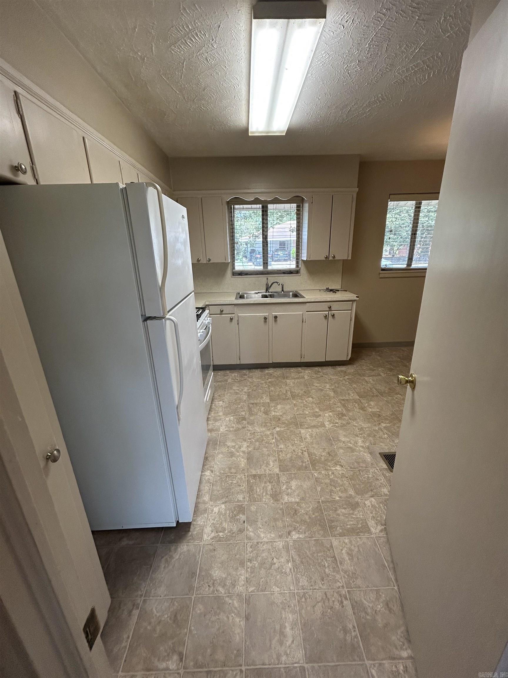 39 Broadmoor Dr
