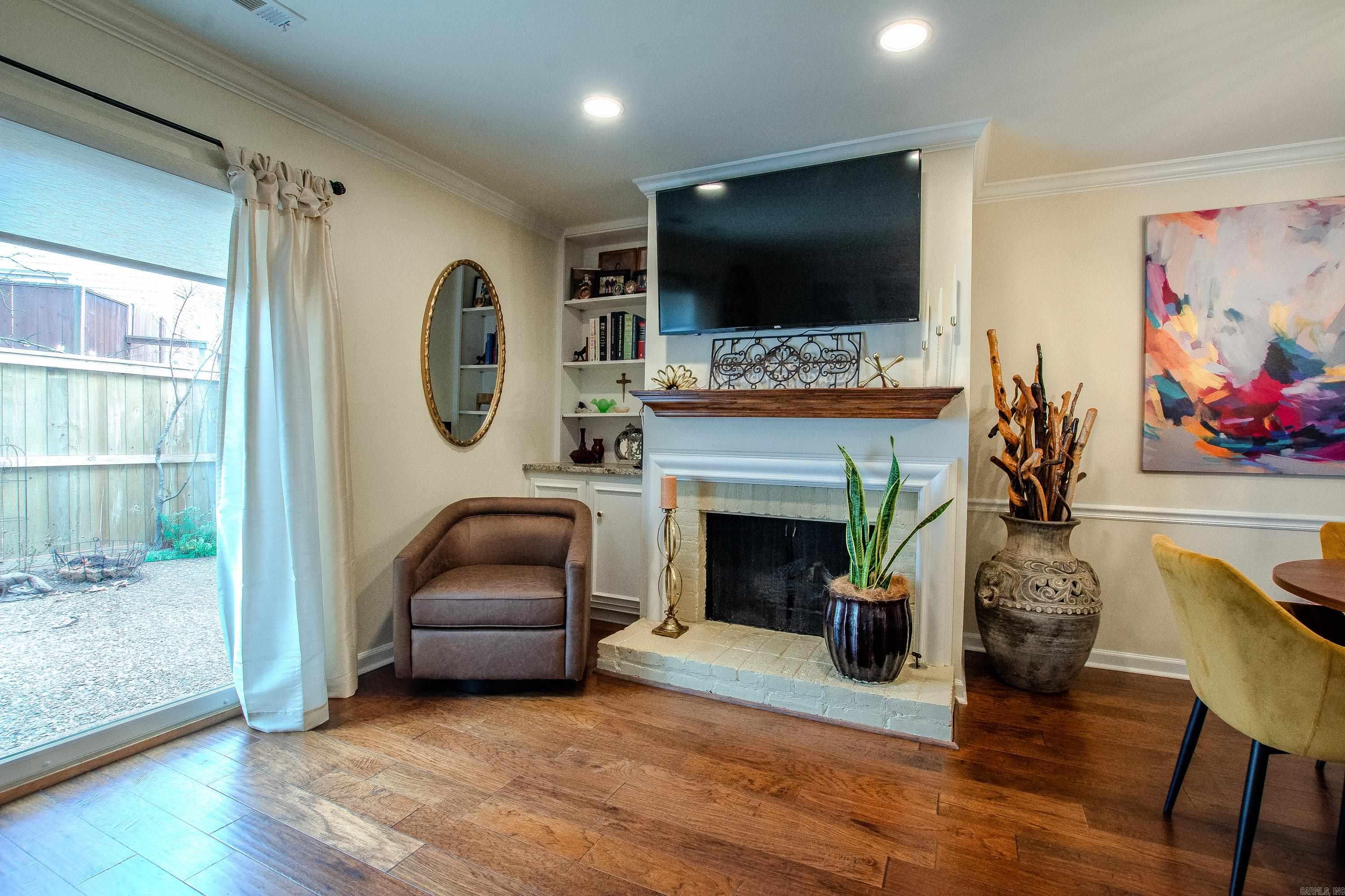 8 Kingsbridge Way Unit: Apt 8