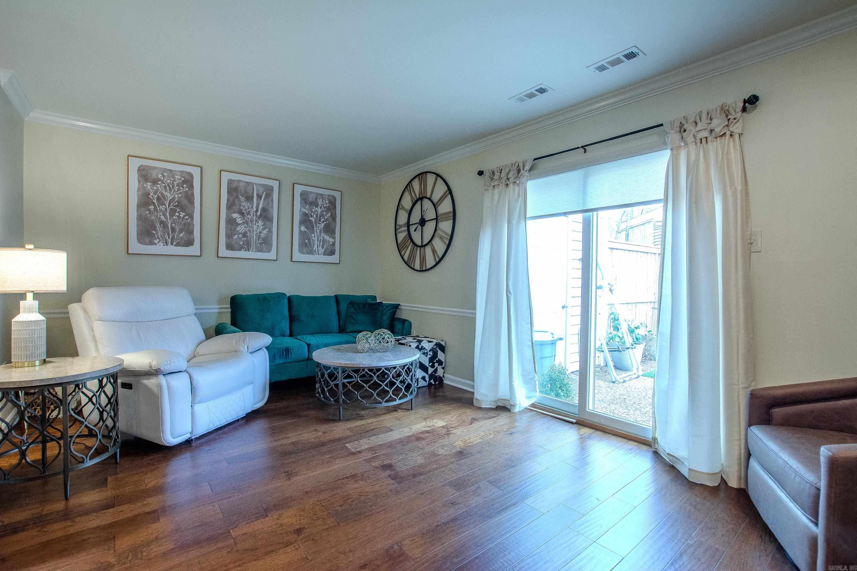 8 Kingsbridge Way Unit: Apt 8