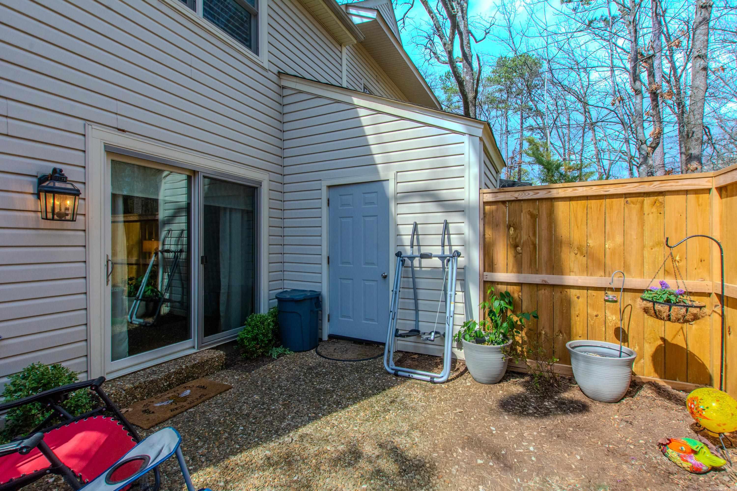 8 Kingsbridge Way Unit: Apt 8