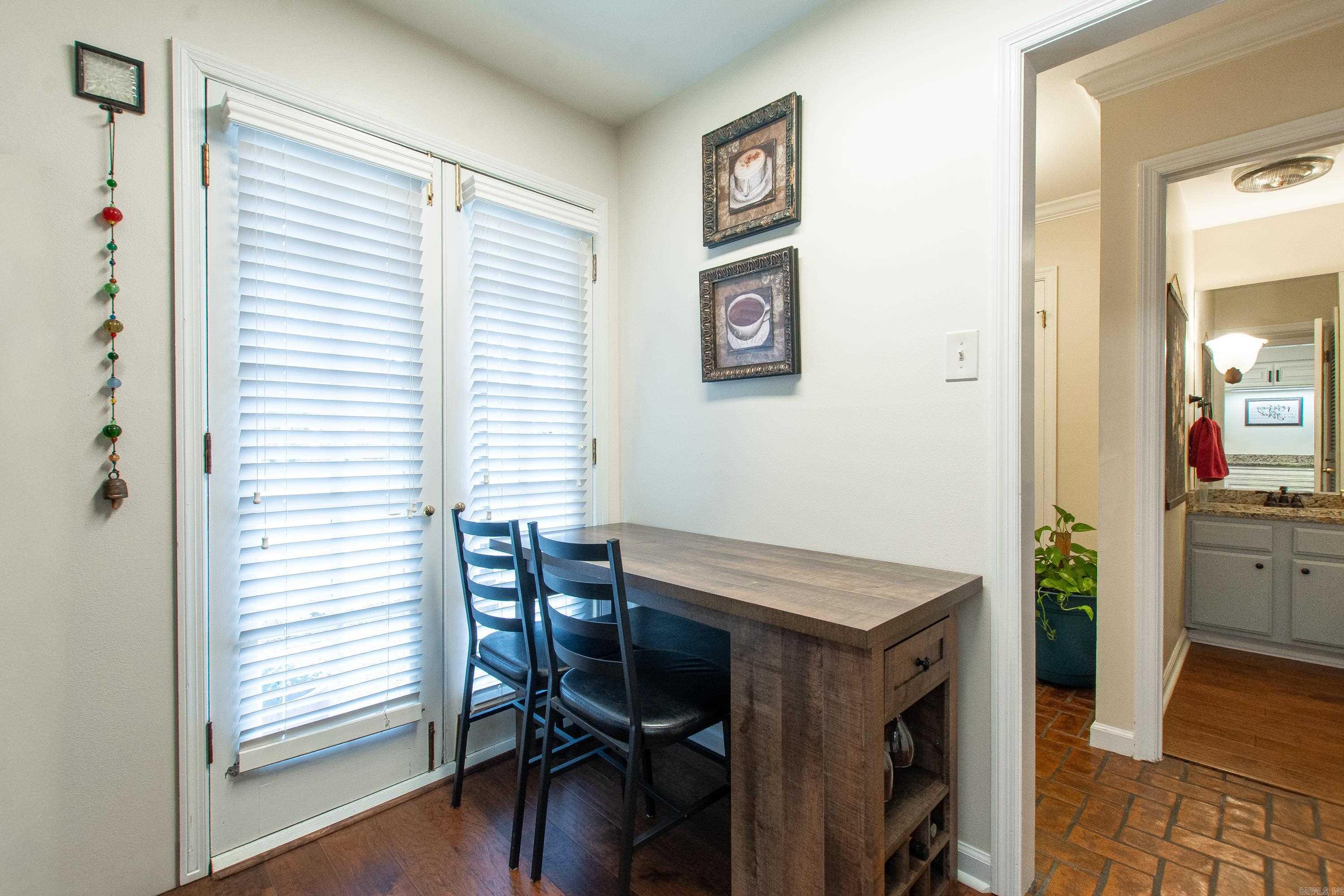 8 Kingsbridge Way Unit: Apt 8