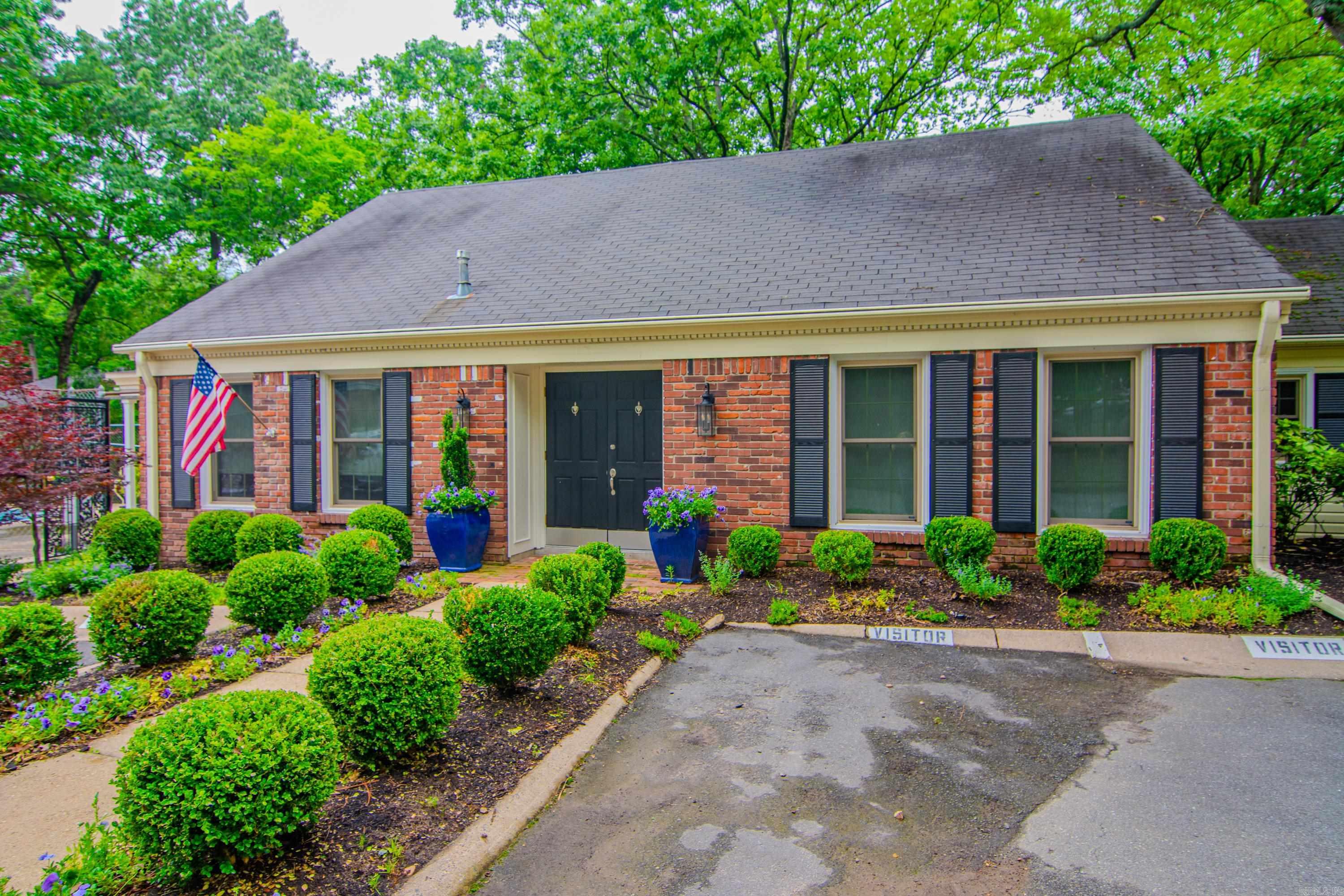 8 Kingsbridge Way Unit: Apt 8