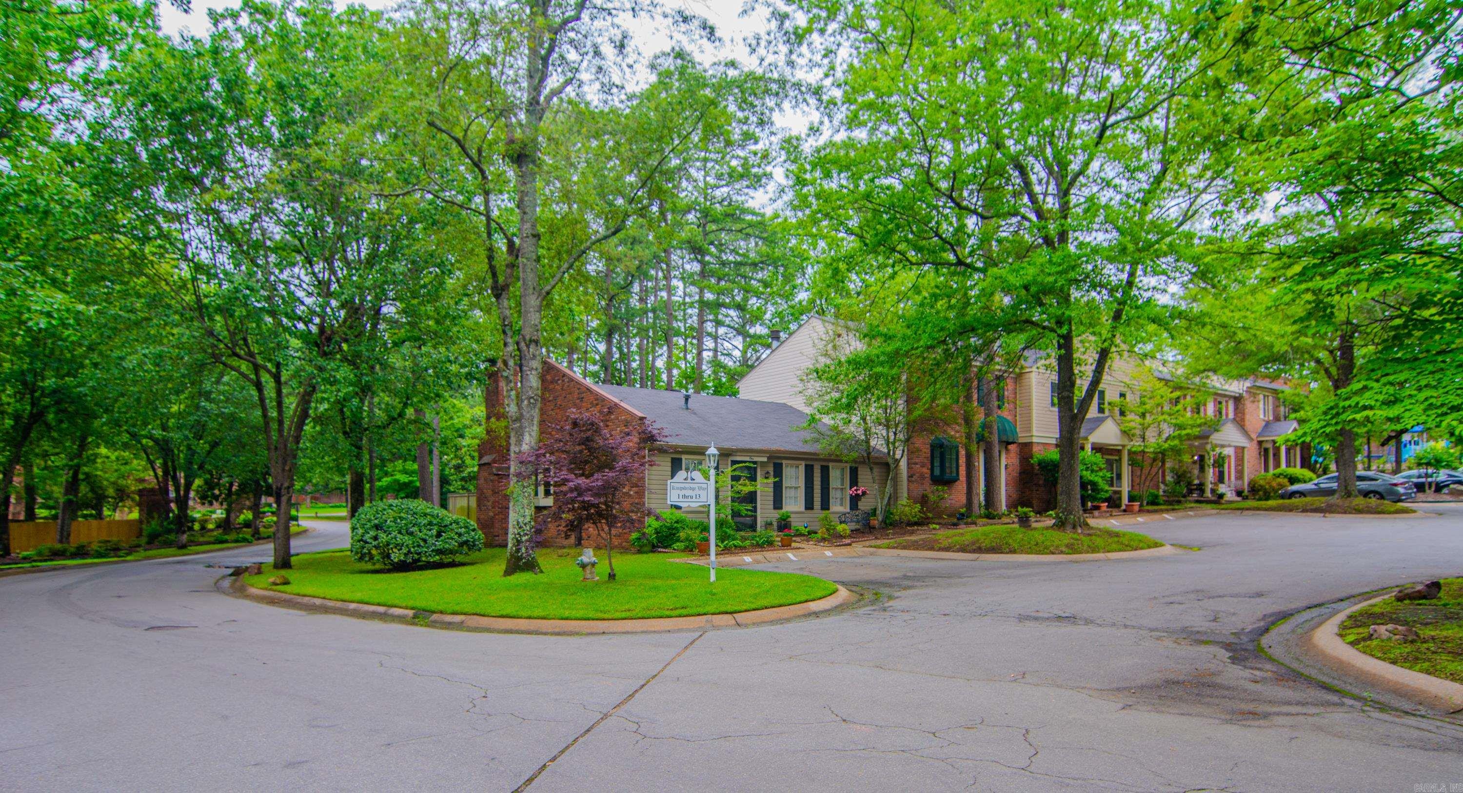 8 Kingsbridge Way Unit: Apt 8