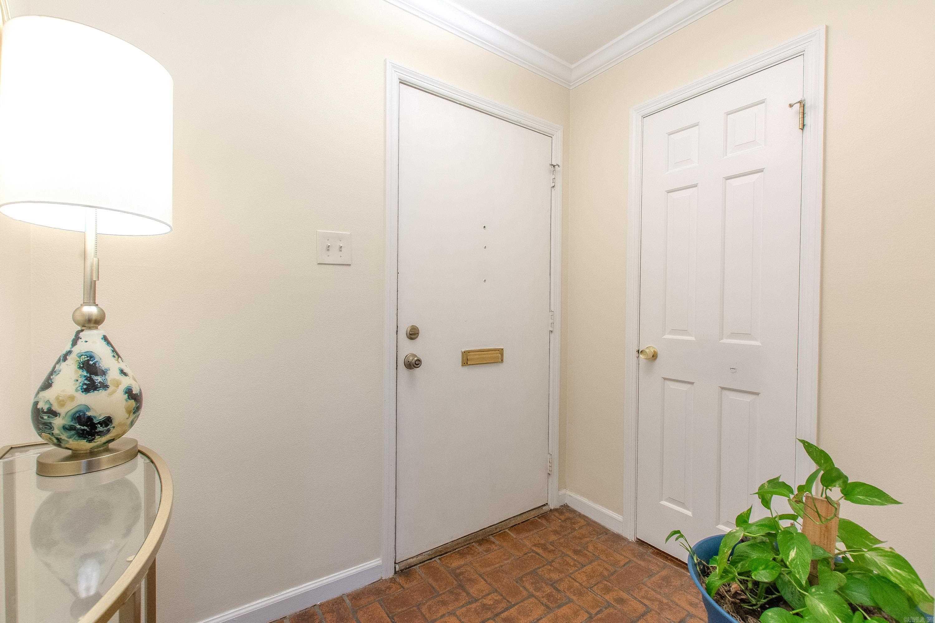 8 Kingsbridge Way Unit: Apt 8