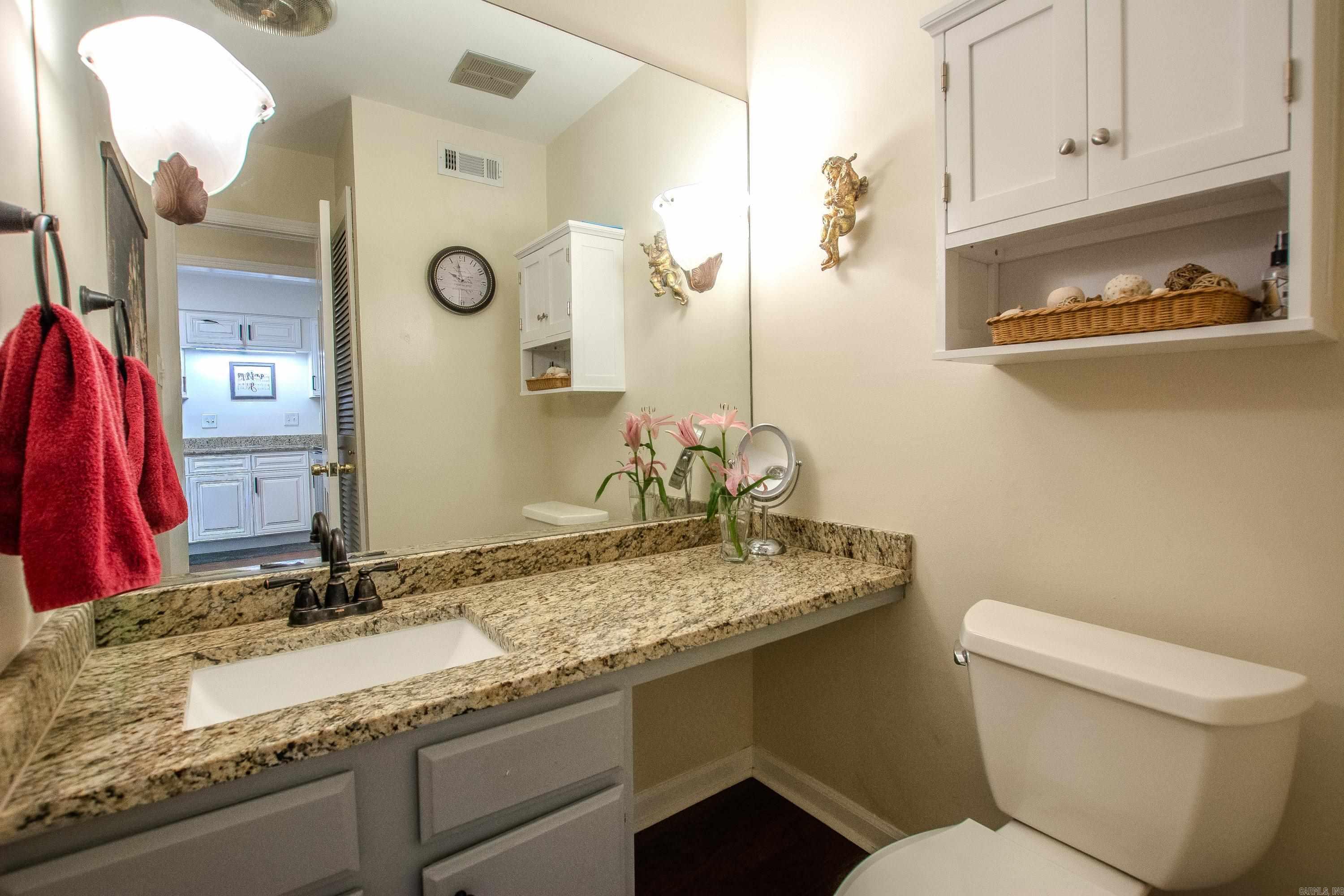 8 Kingsbridge Way Unit: Apt 8