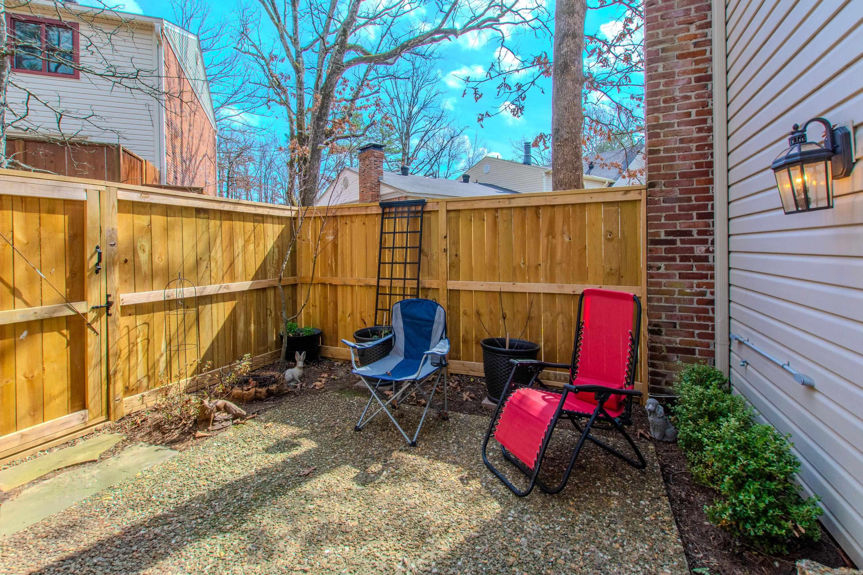 8 Kingsbridge Way Unit: Apt 8
