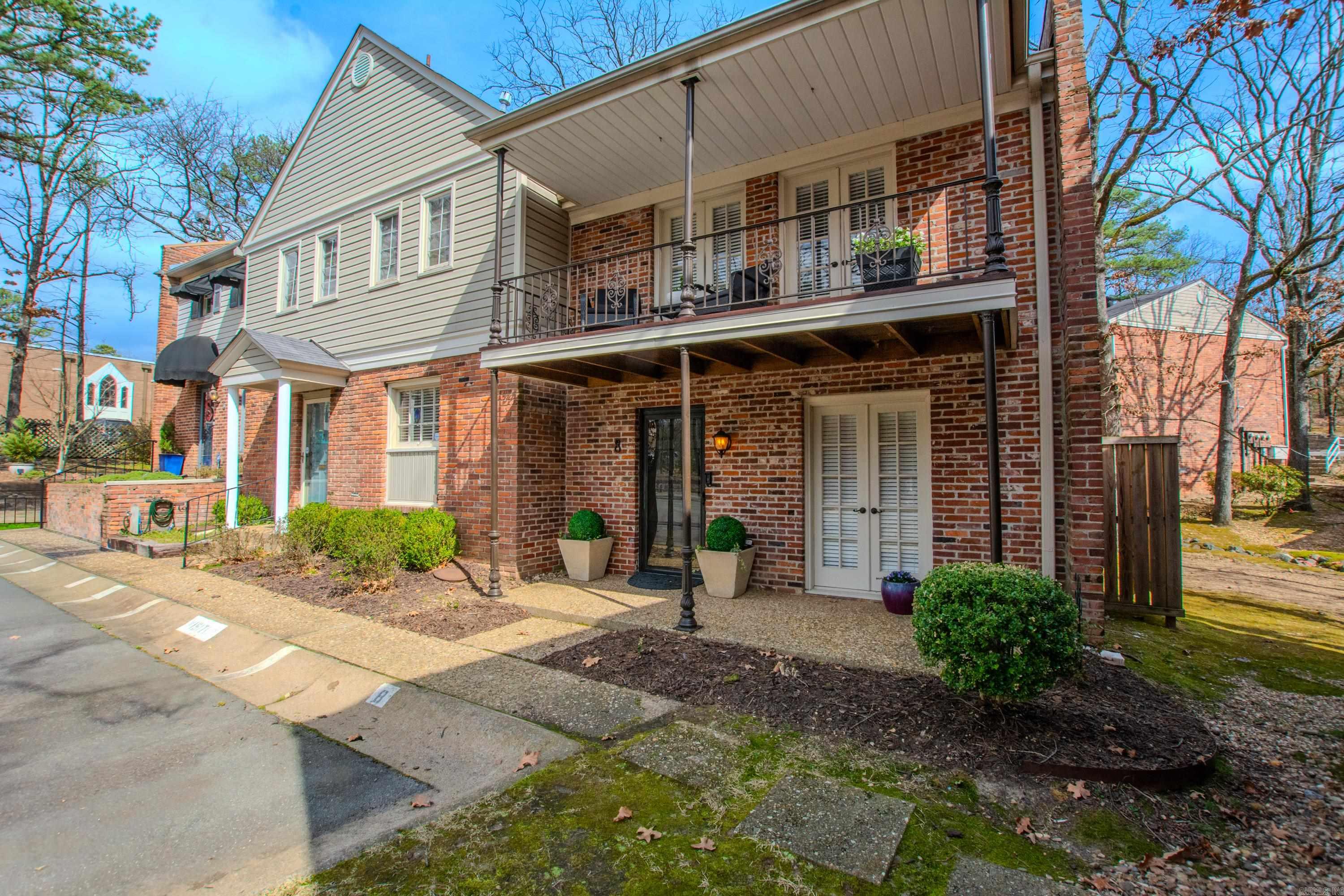 8 Kingsbridge Way Unit: Apt 8