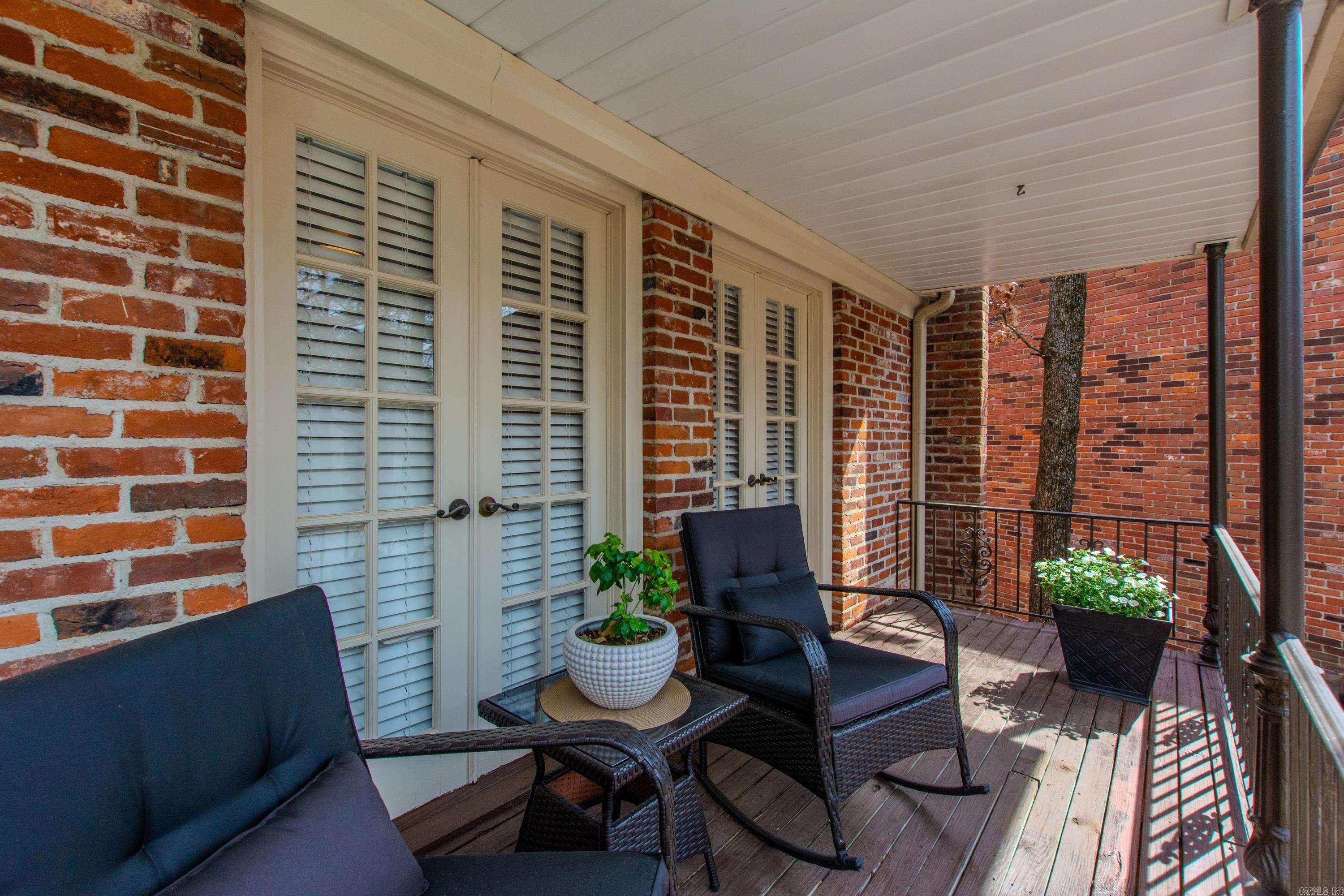 8 Kingsbridge Way Unit: Apt 8