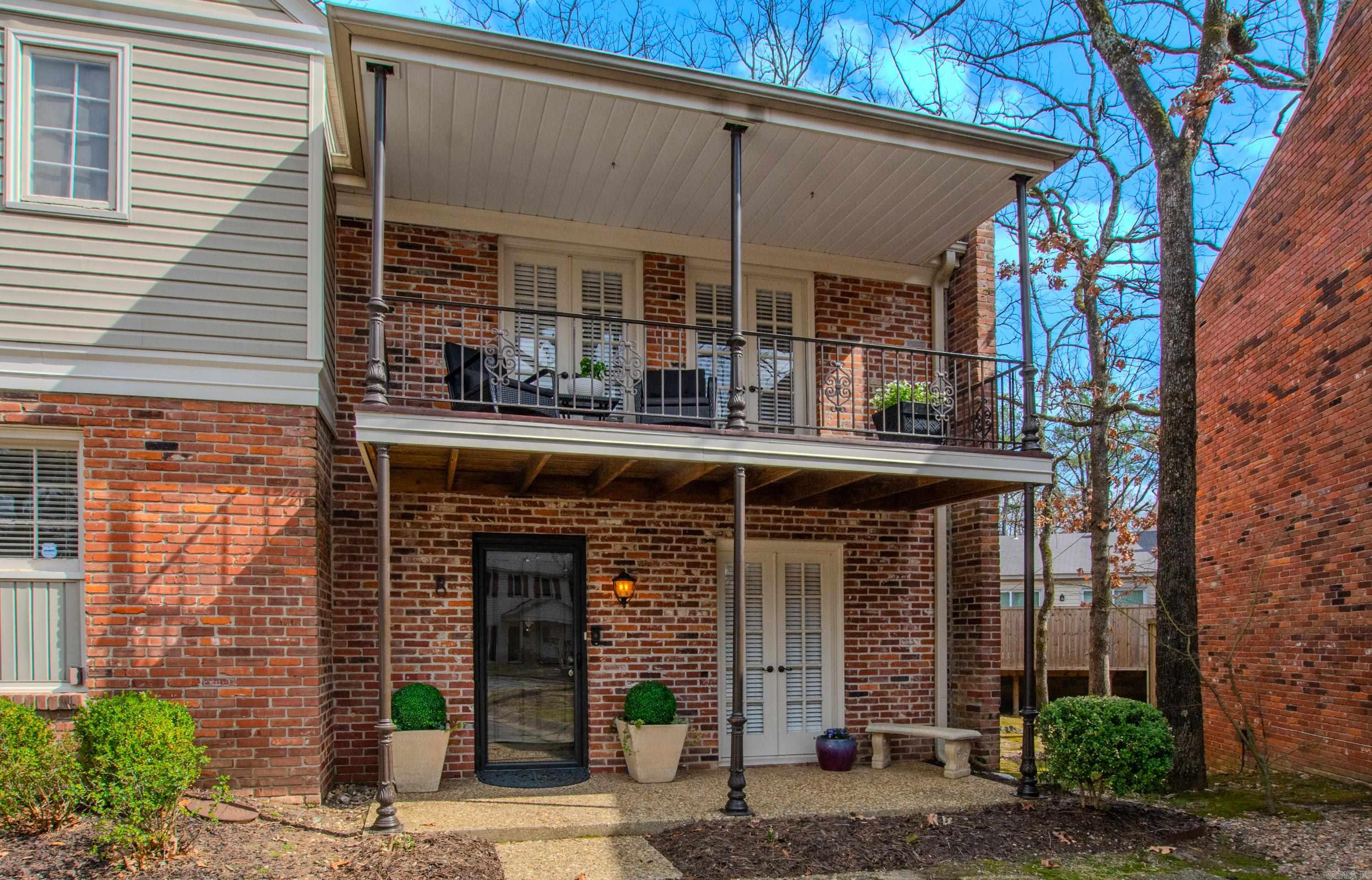 8 Kingsbridge Way Unit: Apt 8