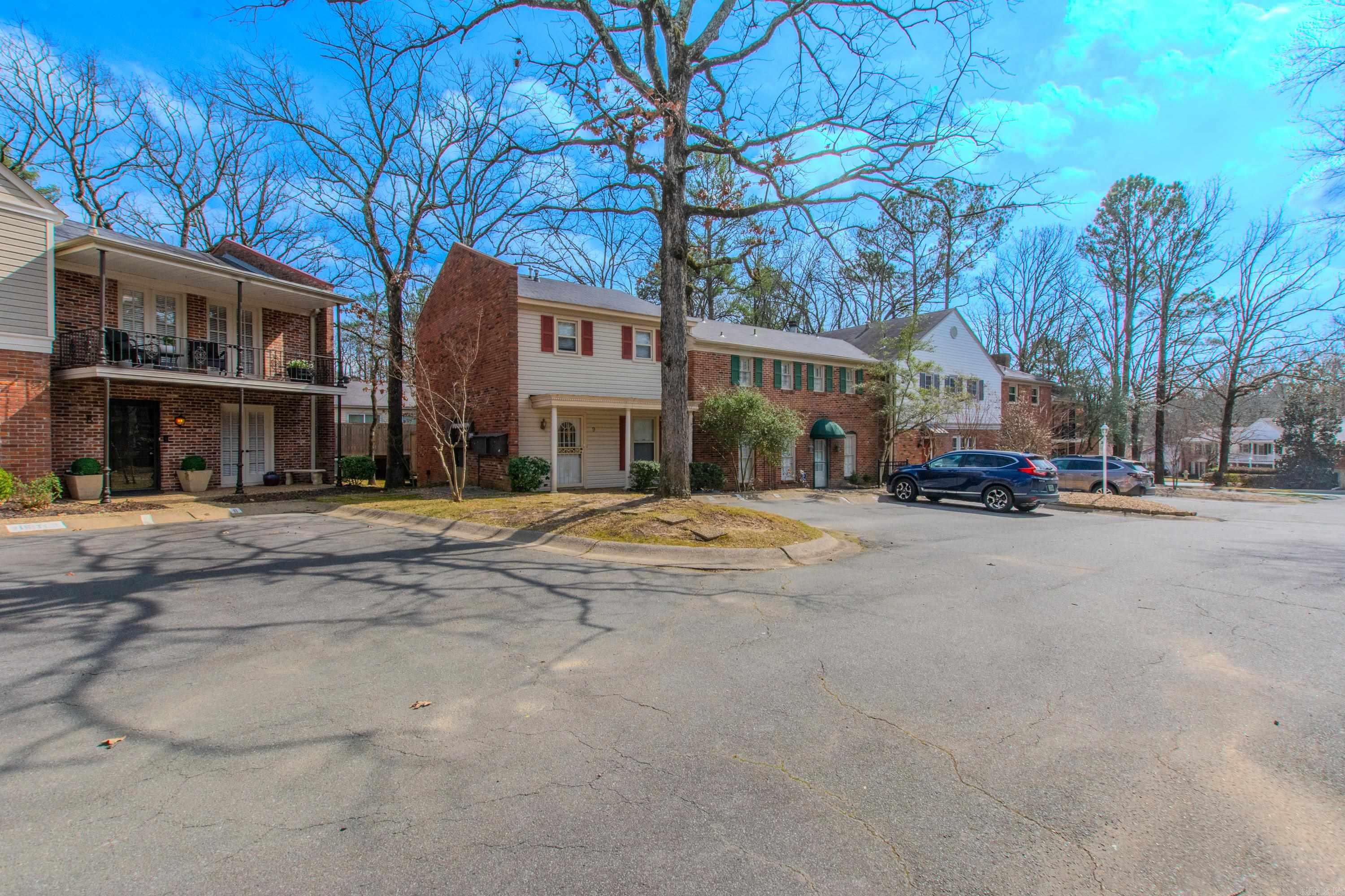 8 Kingsbridge Way Unit: Apt 8