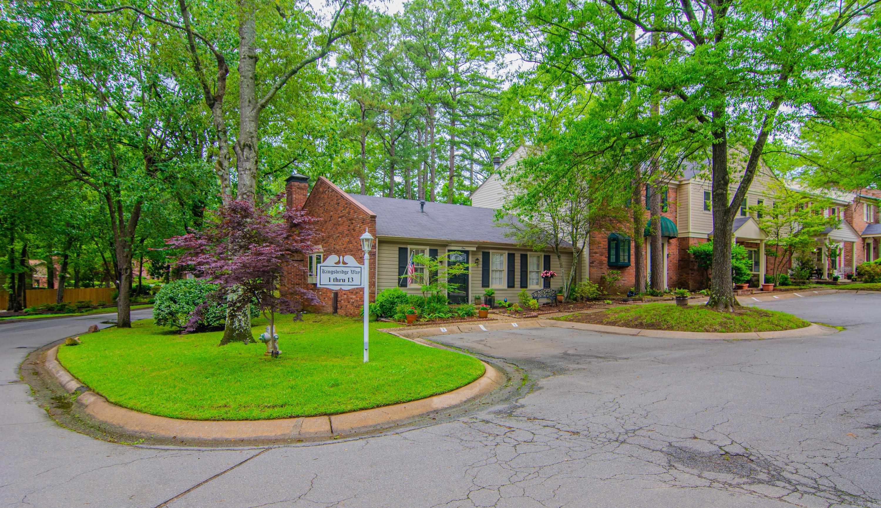 8 Kingsbridge Way Unit: Apt 8
