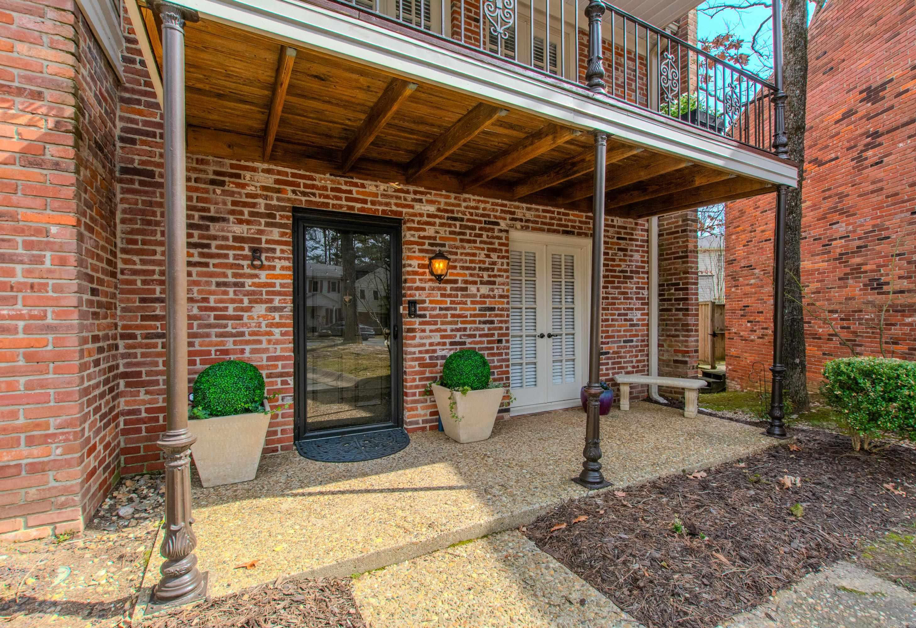 8 Kingsbridge Way Unit: Apt 8