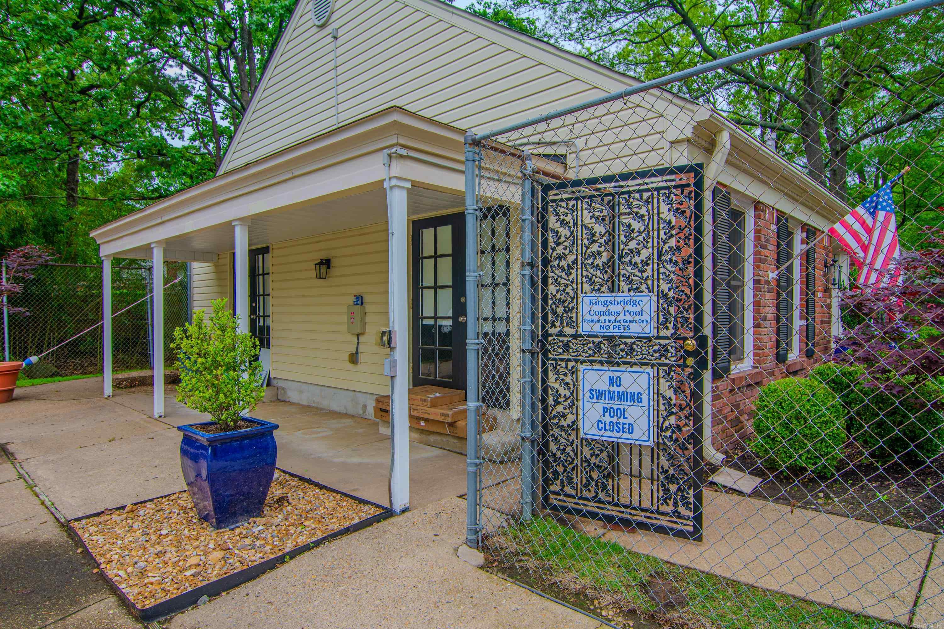 8 Kingsbridge Way Unit: Apt 8