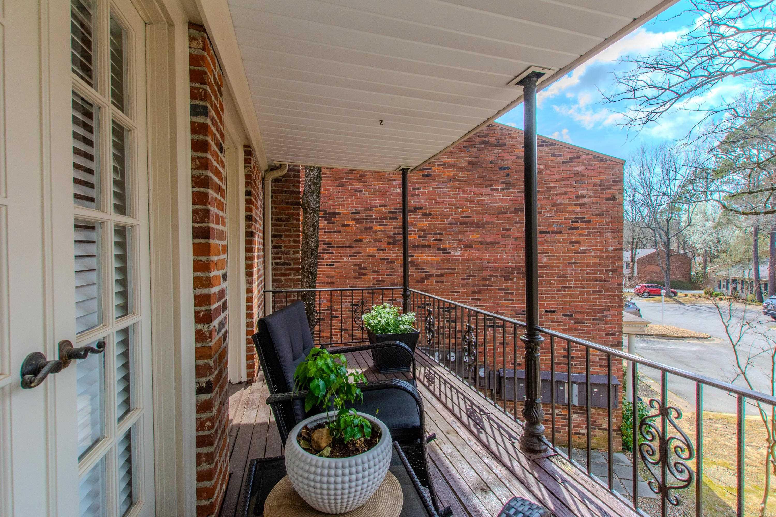 8 Kingsbridge Way Unit: Apt 8