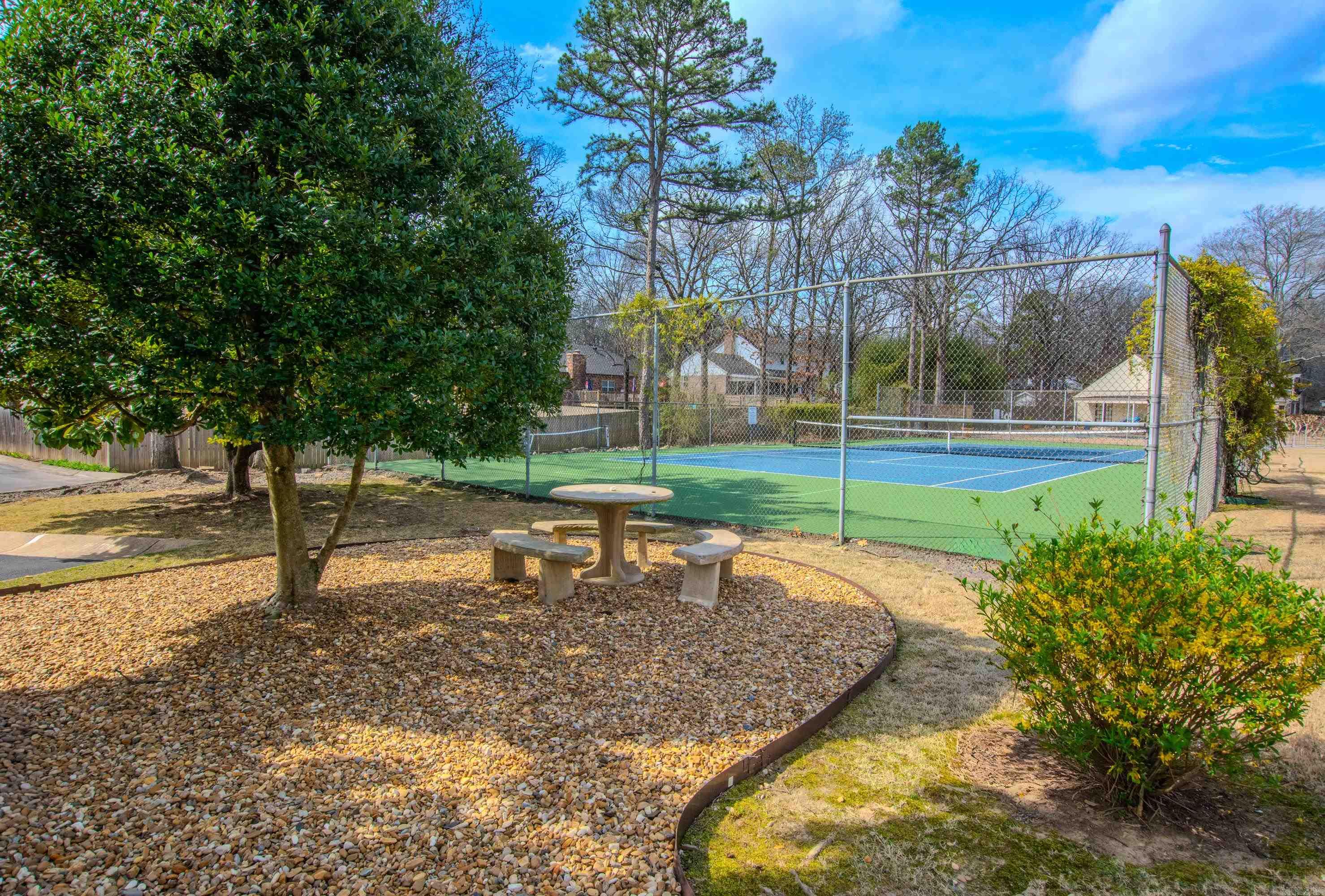 8 Kingsbridge Way Unit: Apt 8
