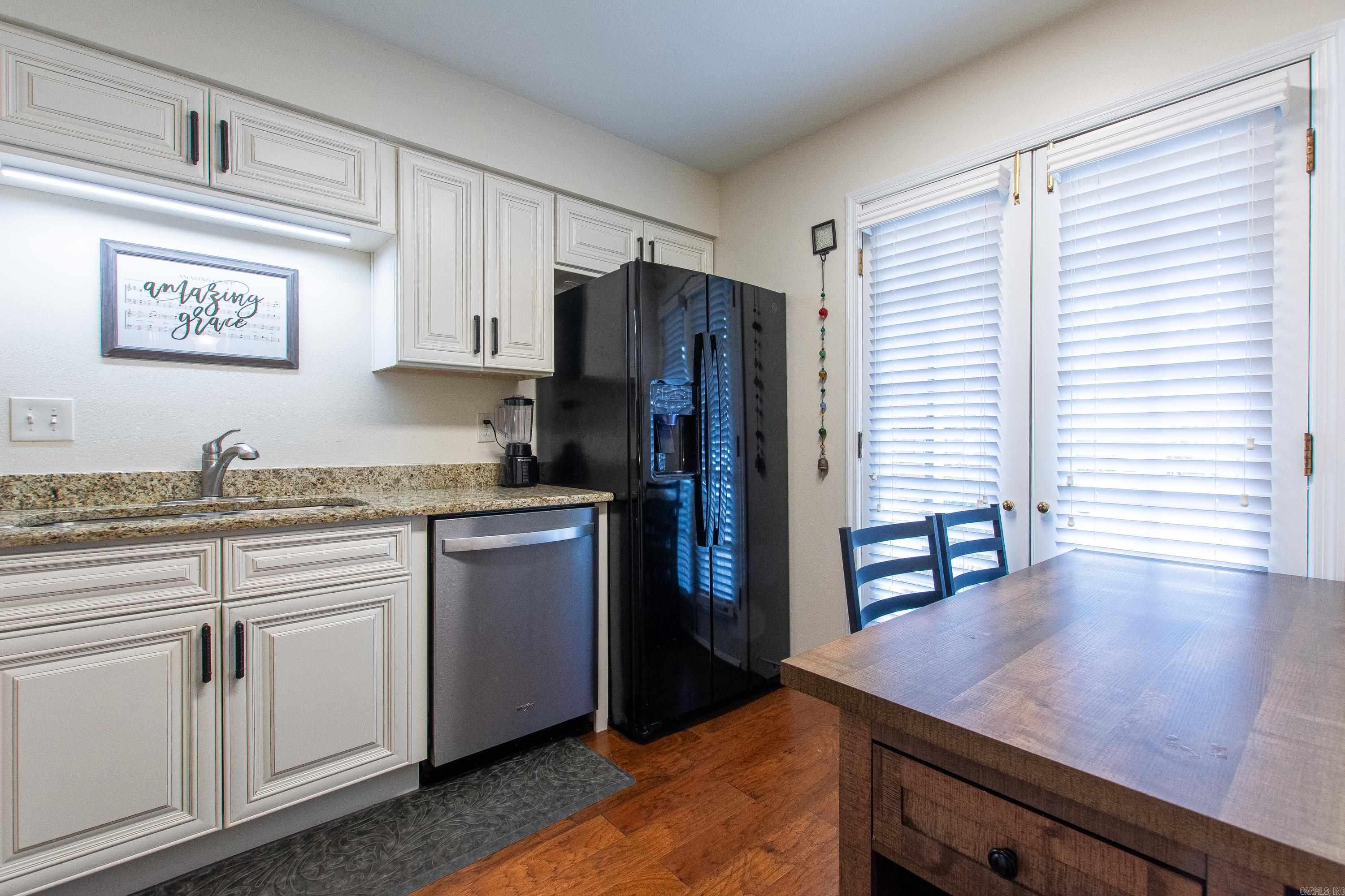 8 Kingsbridge Way Unit: Apt 8