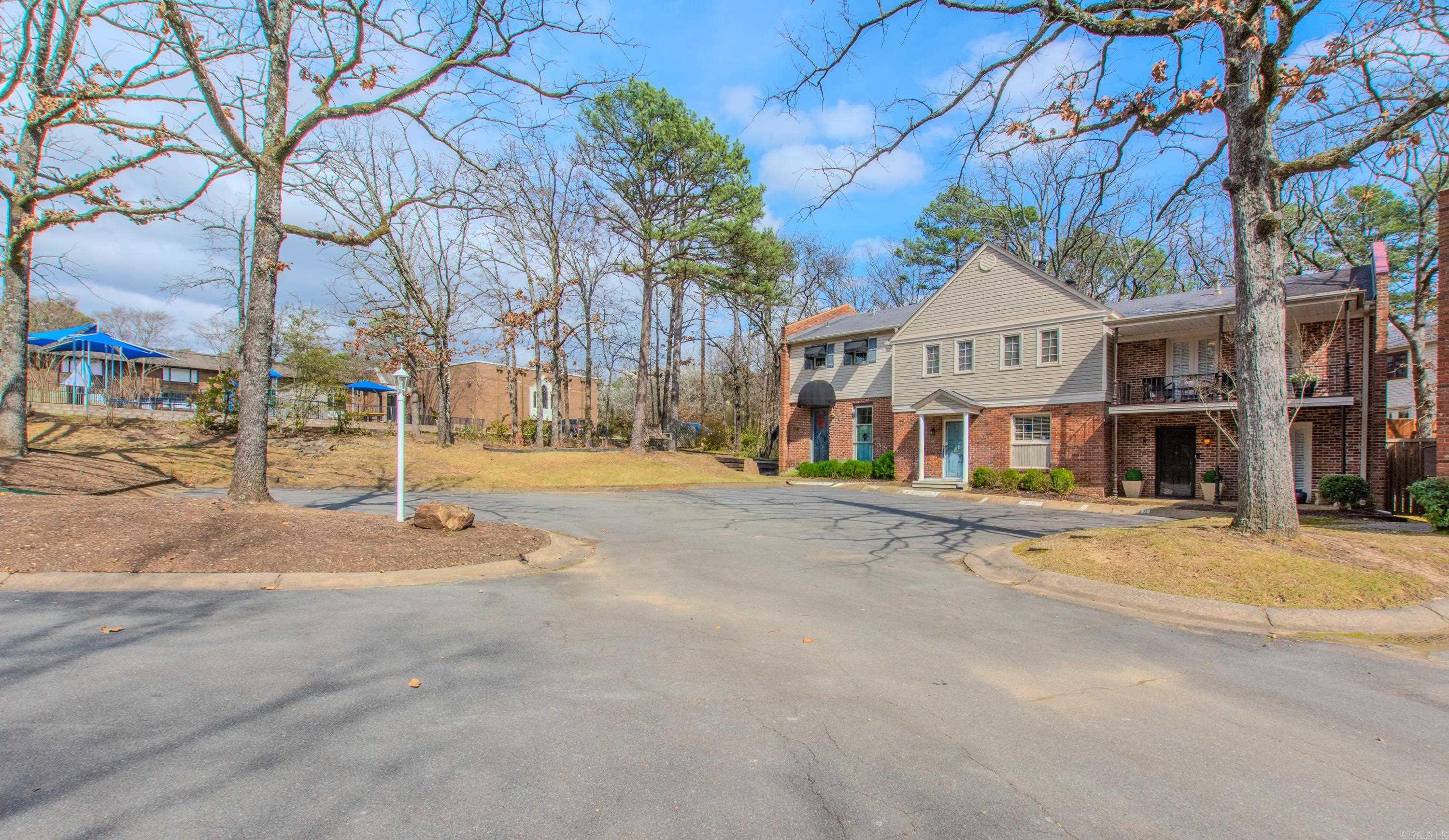 8 Kingsbridge Way Unit: Apt 8