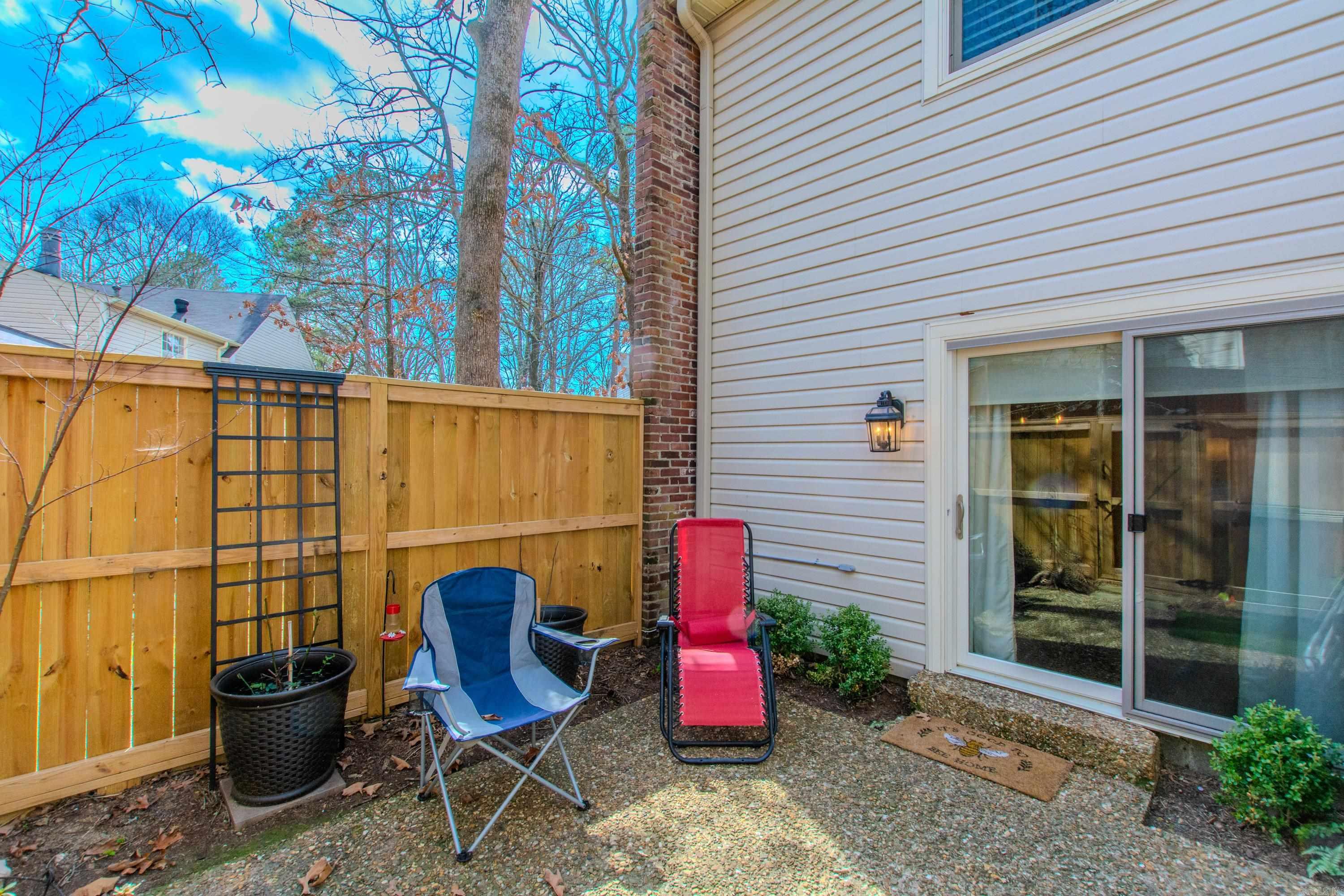 8 Kingsbridge Way Unit: Apt 8
