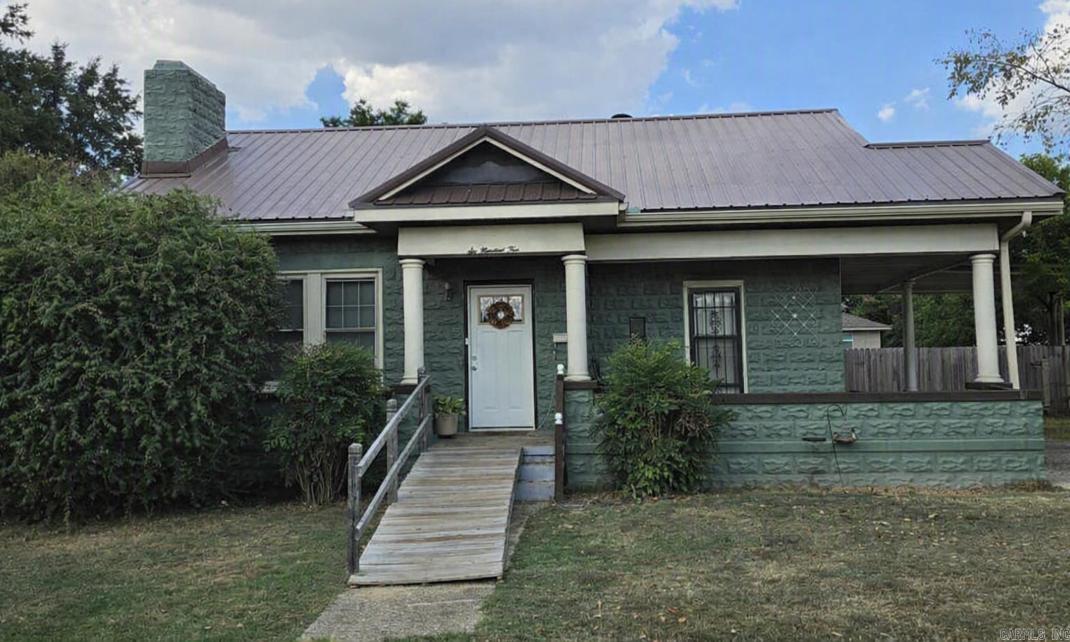604 Jackson Ave