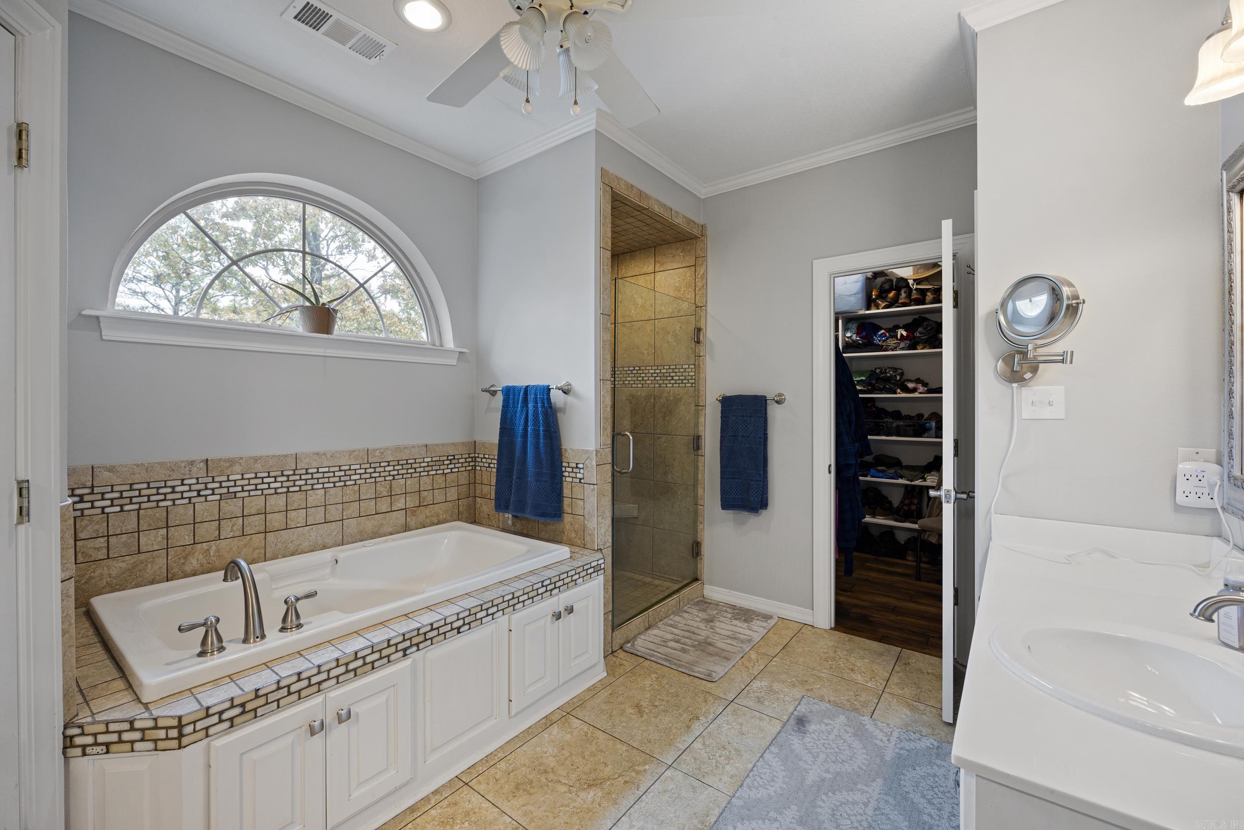 12 W Ridgeline Dr