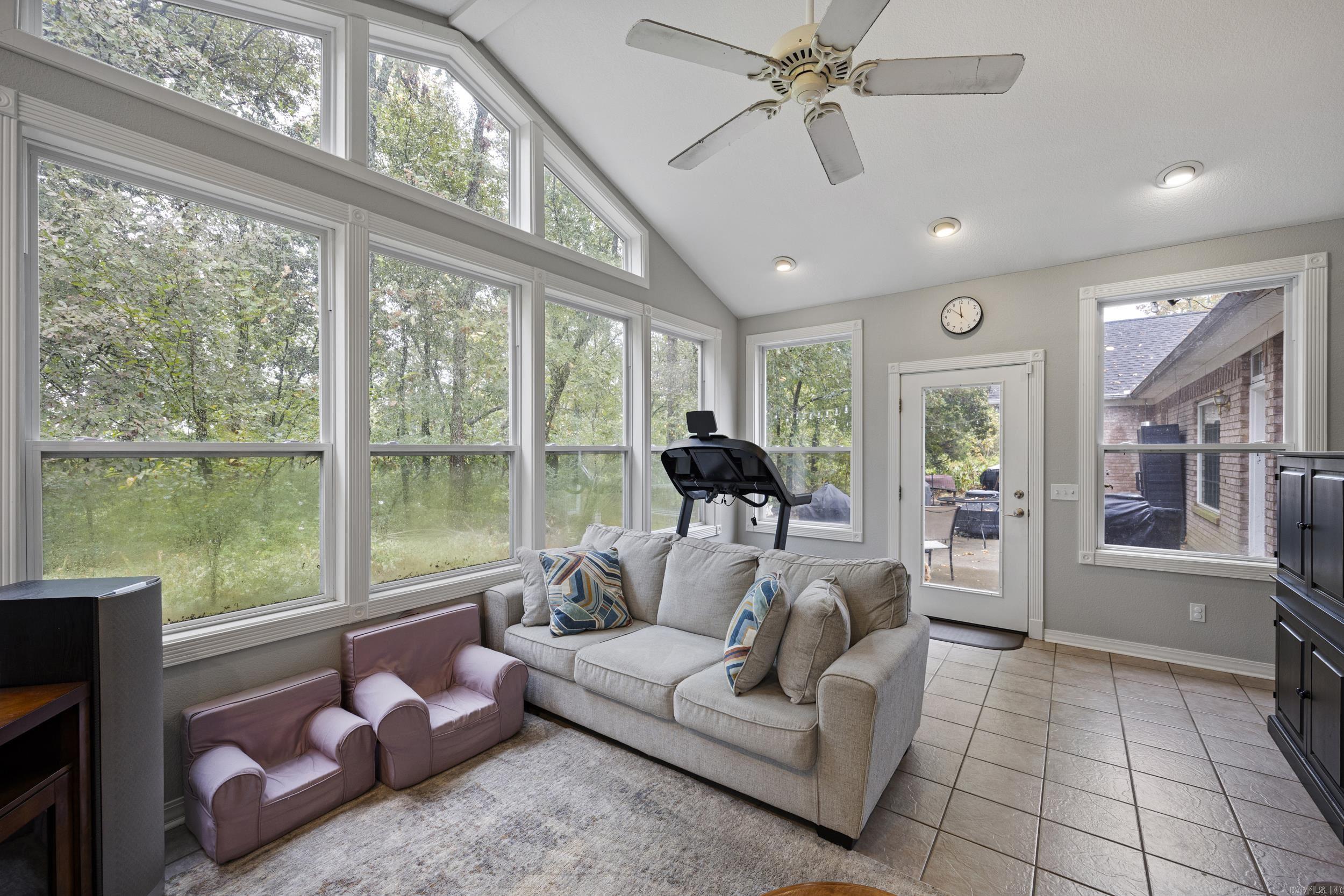 12 W Ridgeline Dr