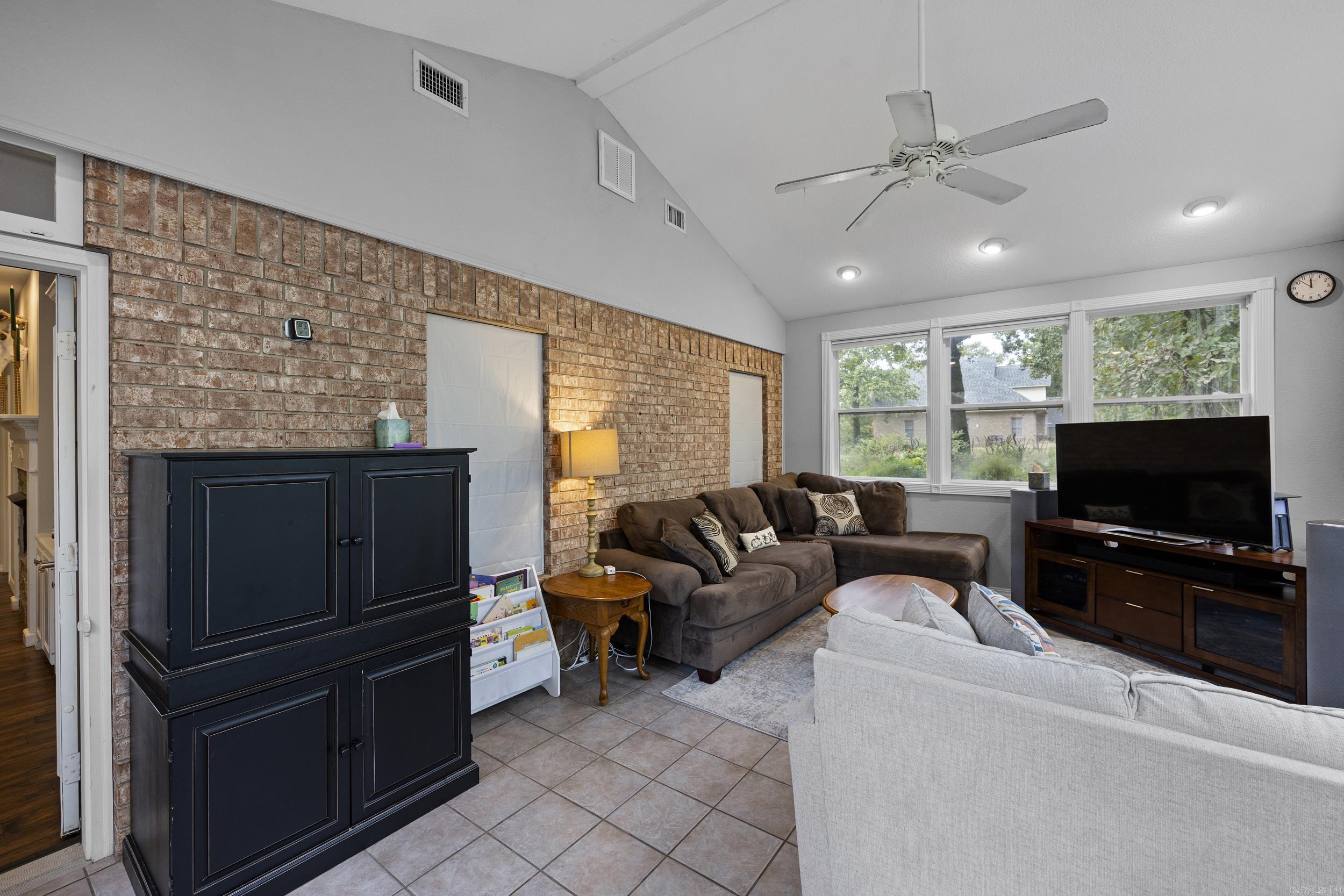 12 W Ridgeline Dr