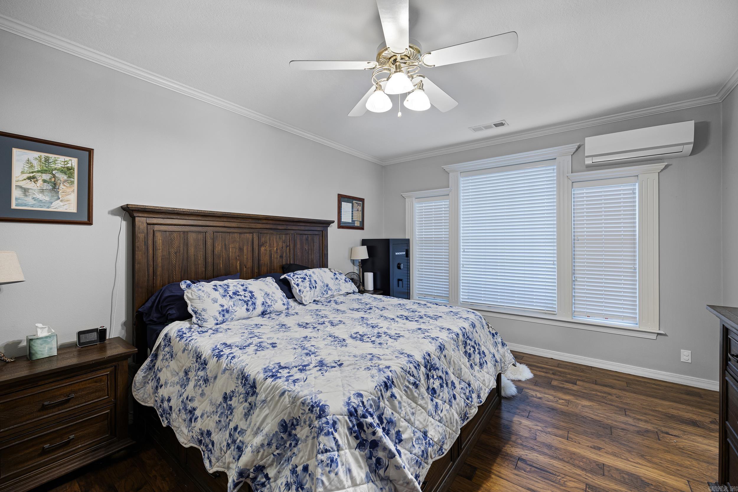 12 W Ridgeline Dr